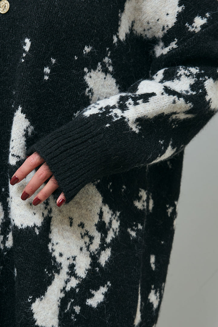 [予約]アブストラクト柄Vニットプルオーバー