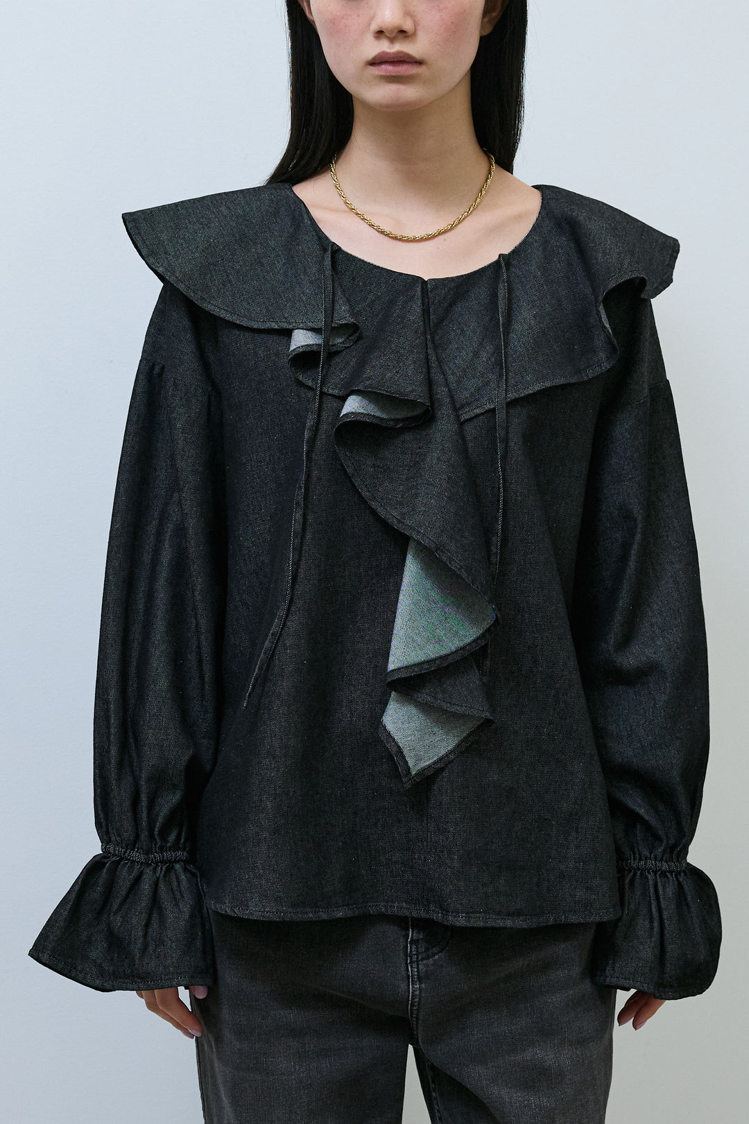 [予約]ラッフルフリルデニムブラウス
