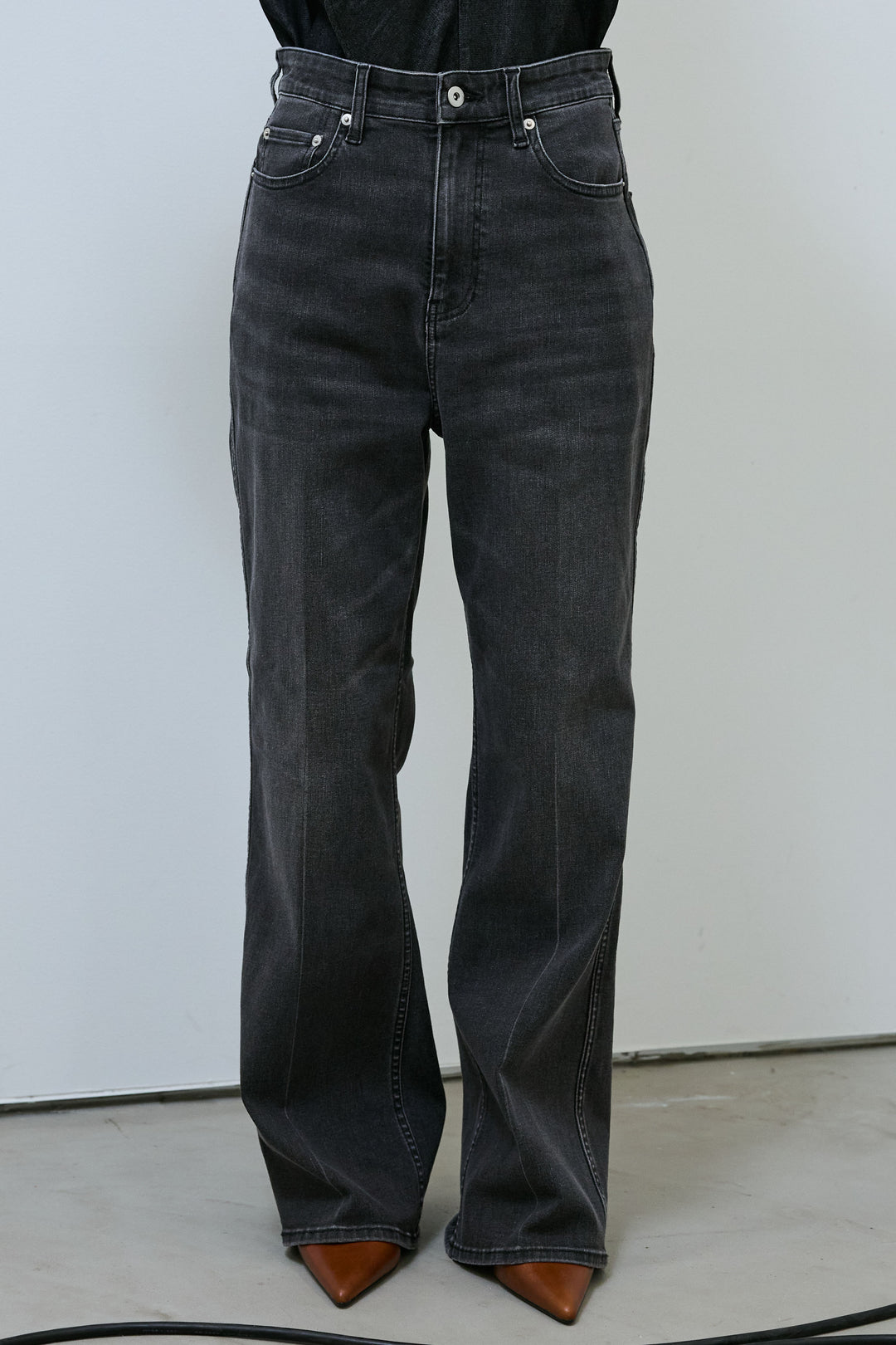 [予約]センタープレスストレッチセミフレアデニムパンツ