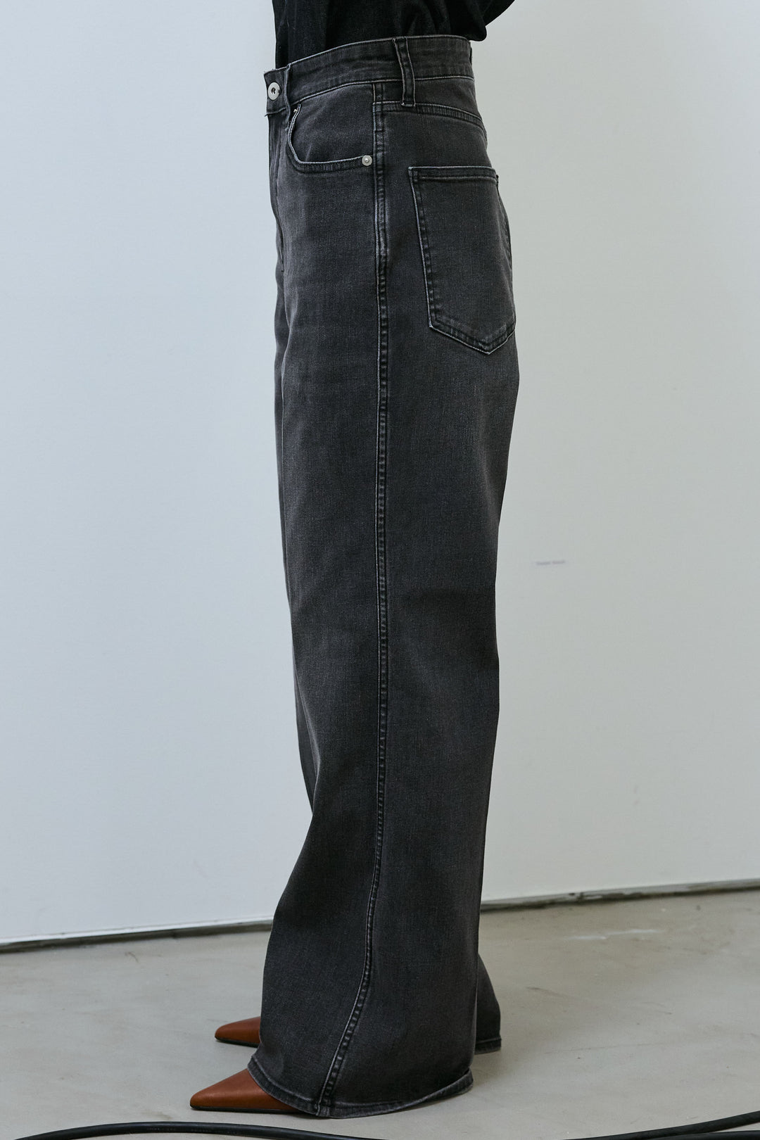 [予約]センタープレスストレッチセミフレアデニムパンツ