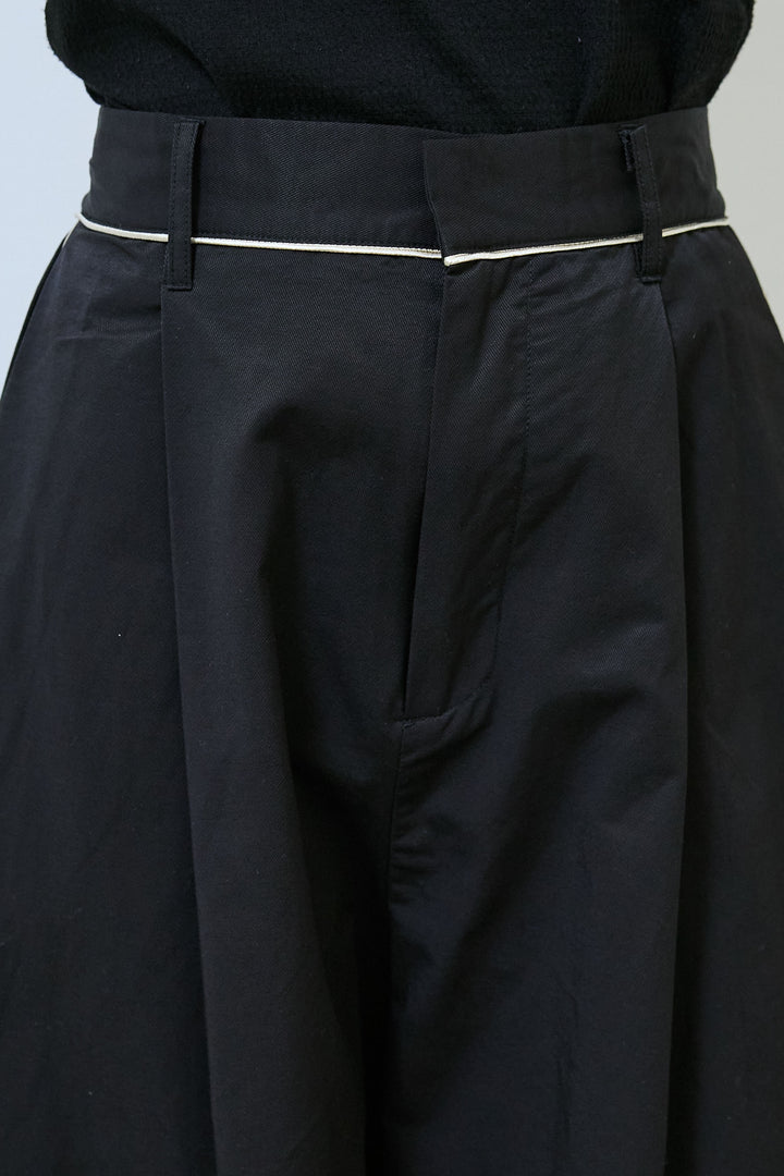 [予約]パイピングタックカーブパンツ