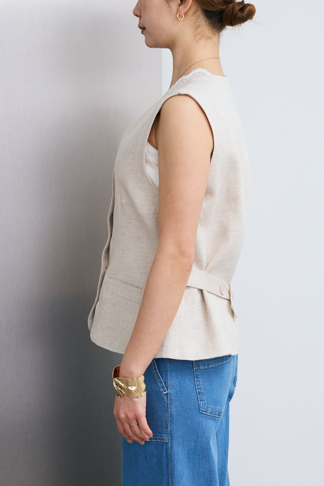 [予約/SET]レーストリムサテンノースリーブブラウス+リネンタッチVネックジレ+ストレッチイージーデニム(3set)