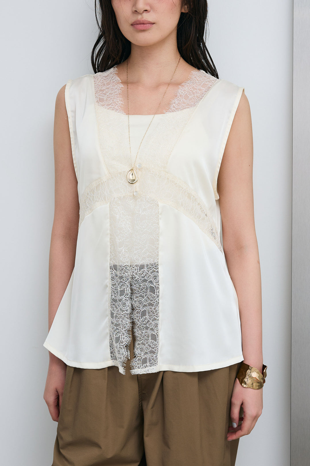 [予約]レース切り替えサテンブラウス