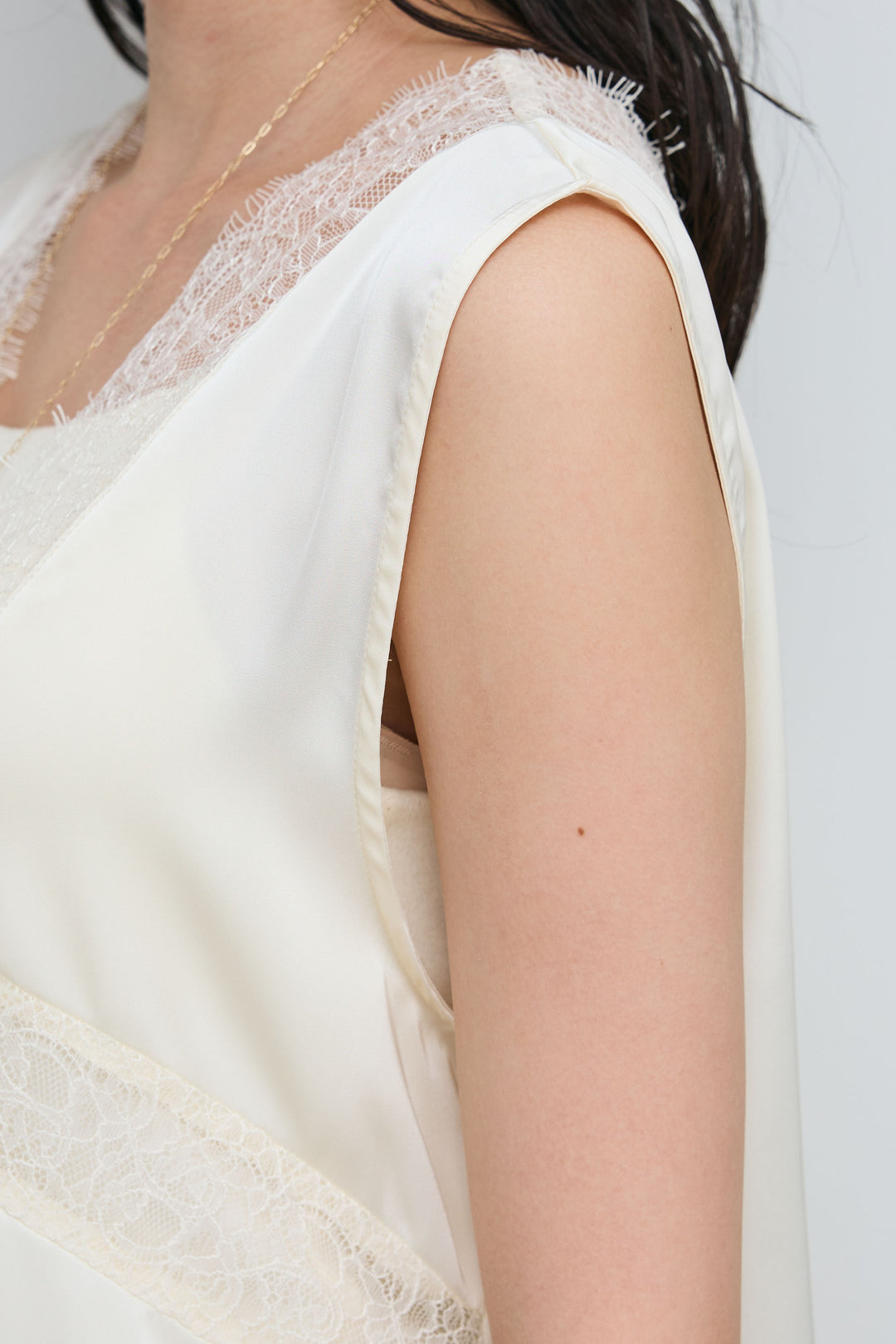 [予約/SET]レース切り替えサテンブラウス+合繊ツイルスタンドウエストラップジョガーPT(2set)