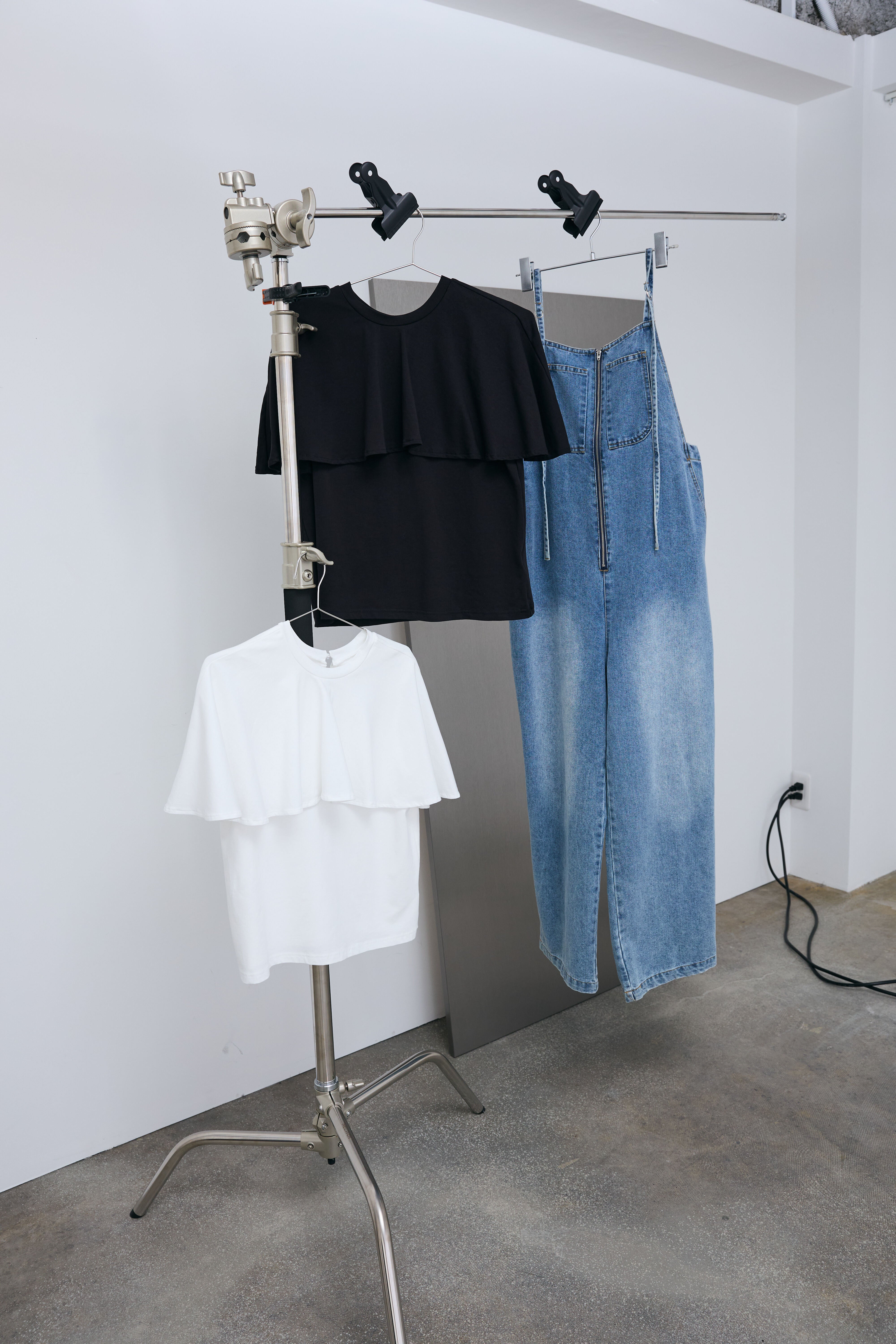 天竺ケープTシャツ+フロントジップストラップデザインデニムサロペット3SET 予約/SET]天竺ケープTシャツ+天竺ケープTシャツ+フロントジップ