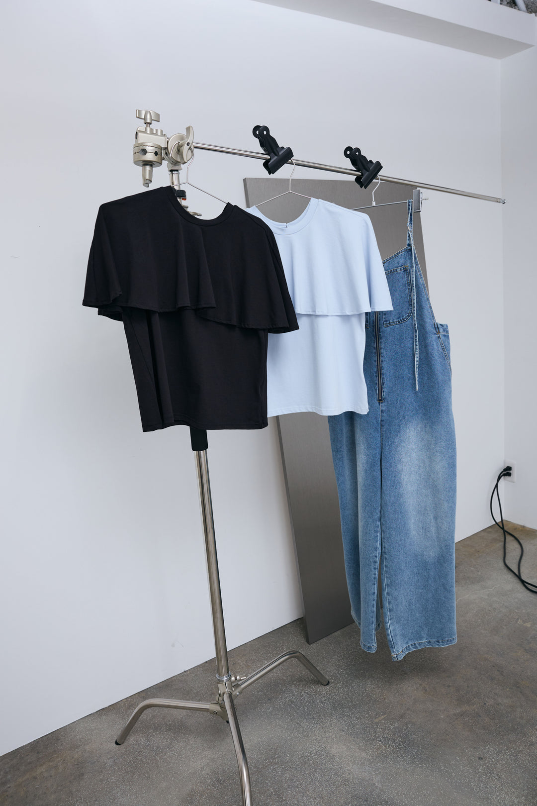 [予約/SET]天竺ケープTシャツ+天竺ケープTシャツ+フロントジップストラップデザインデニムサロペット(3set)