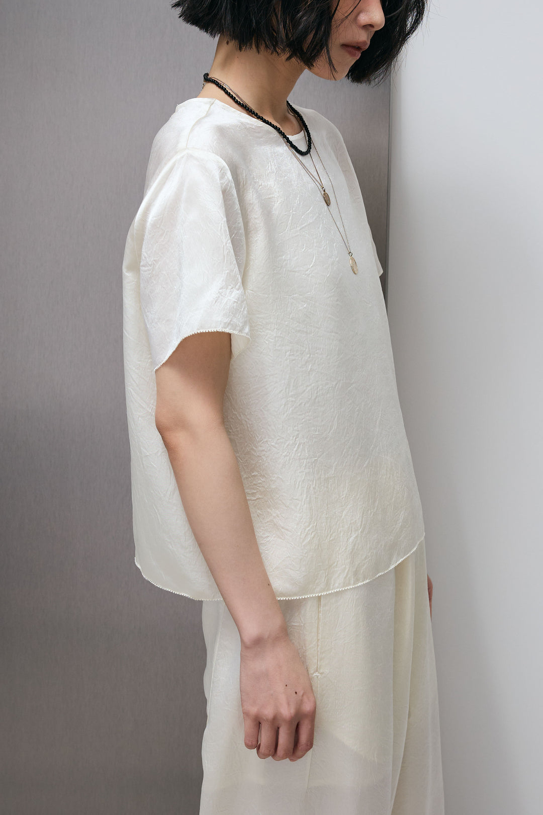 [予約]バックリボンサテンハーフスリーブトップス