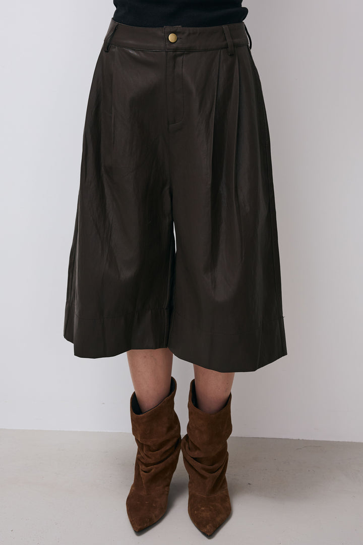 [予約/SET]2wayベーシックルーズシャツ+サテンレースキャミソール+フェイクレザーキュロット(3set)