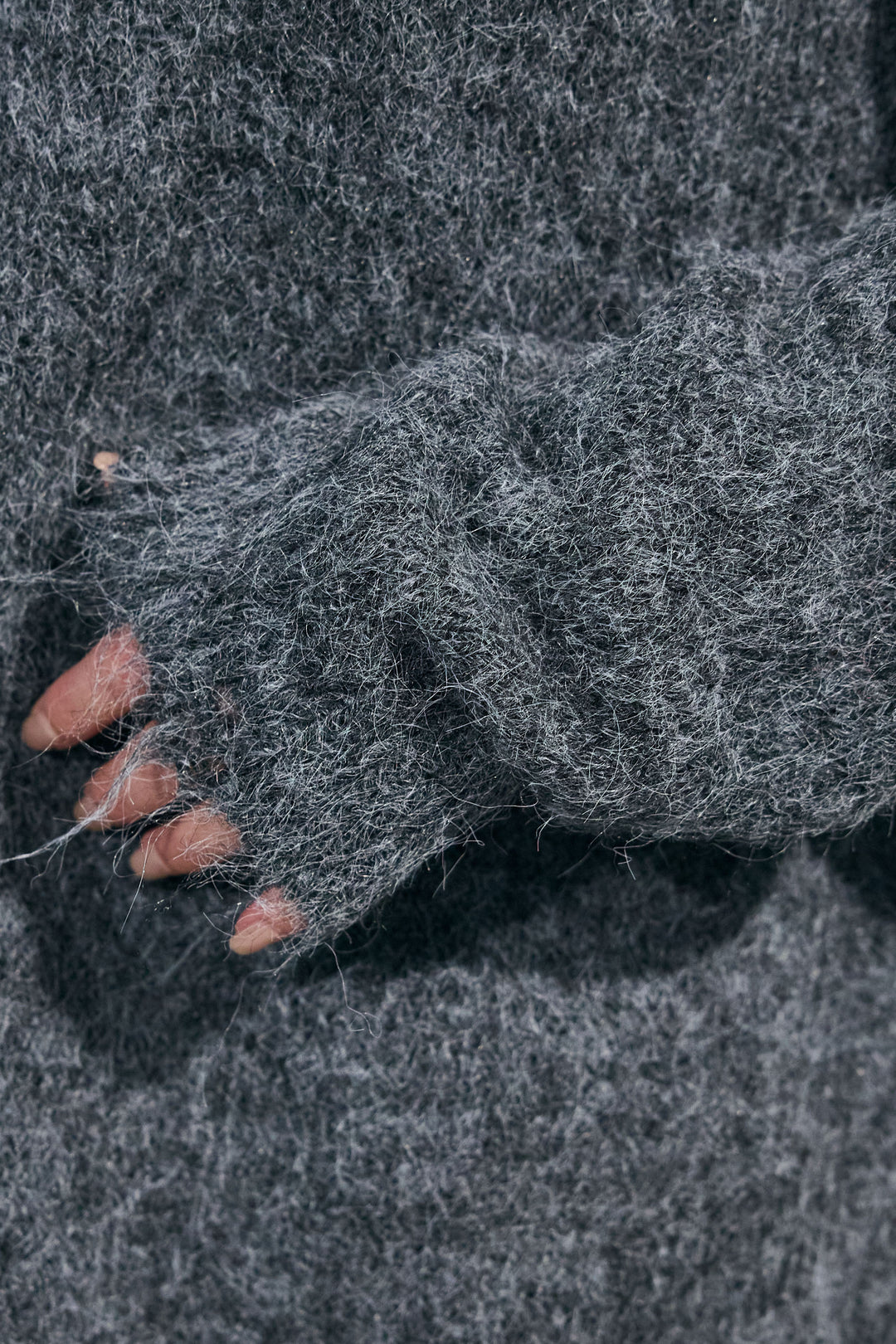 [予約]モヘアライクルーズVネックダメージニット