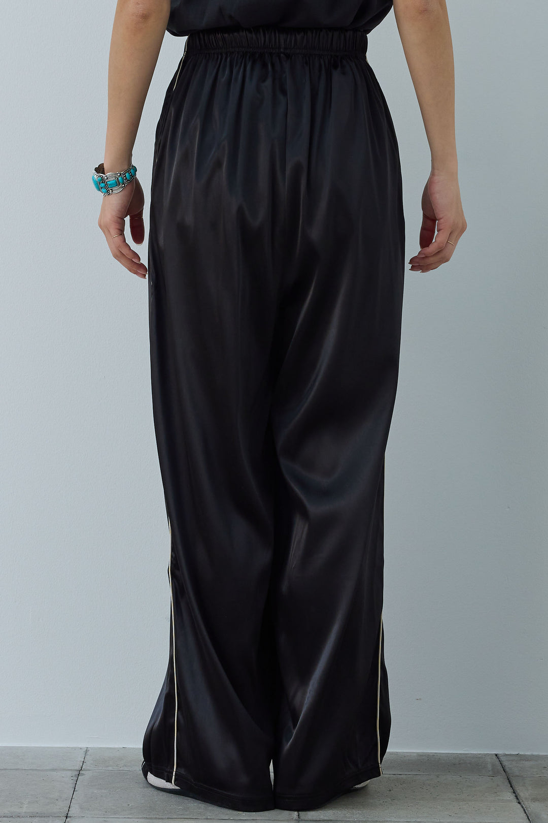 サイドラインサテンパンツ