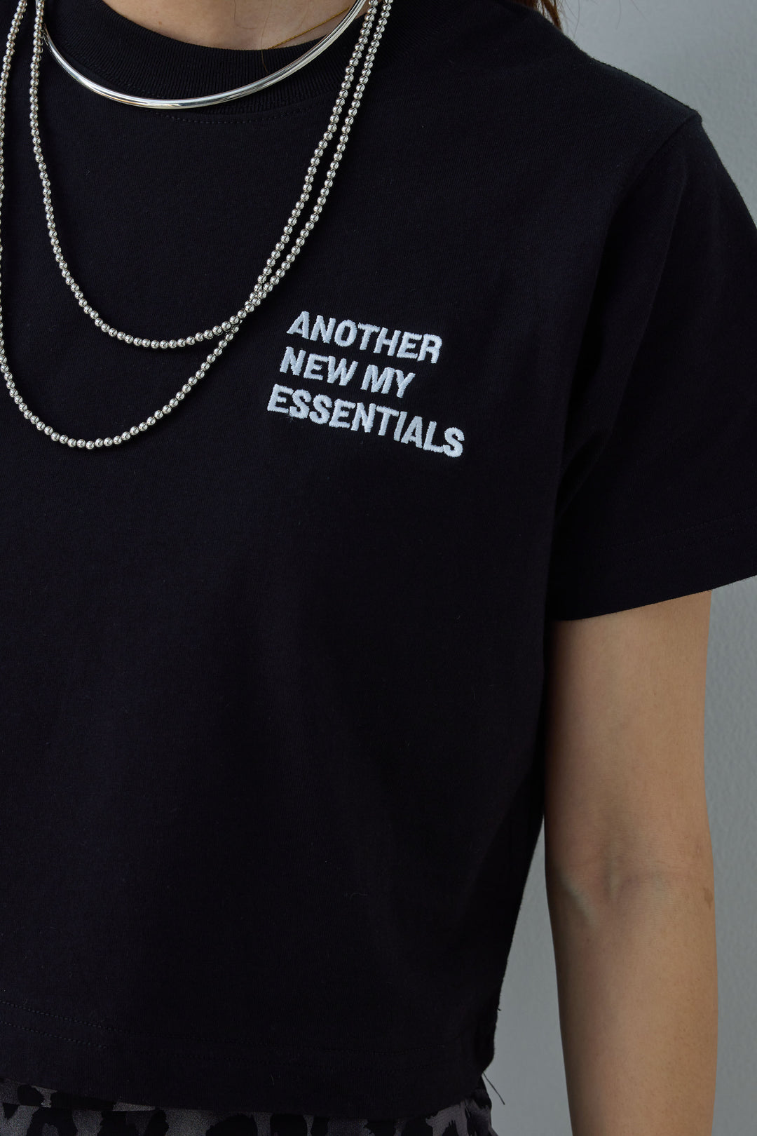 [予約]刺繍ロゴショート丈 Tシャツ