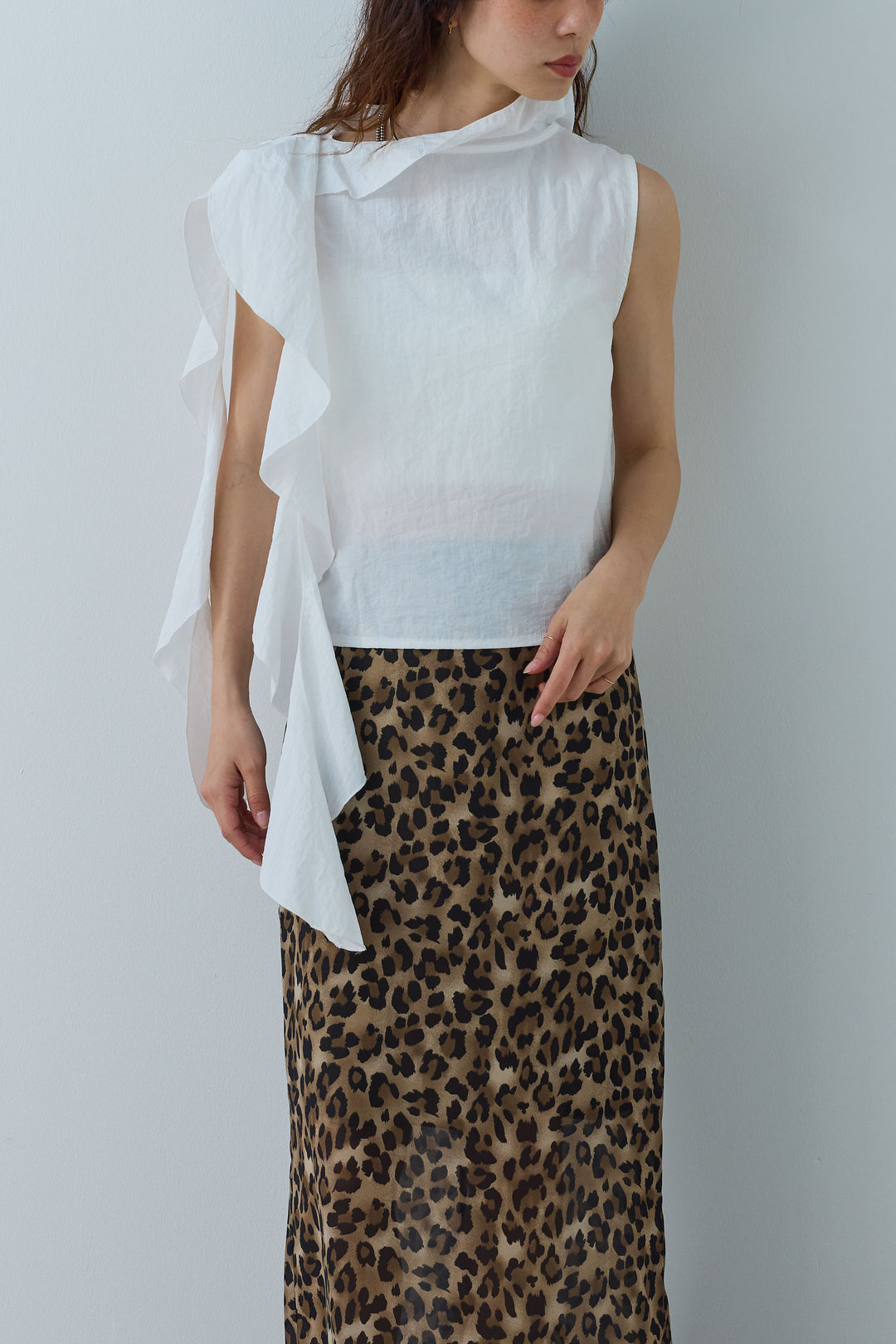 [予約]アシメフリルタイブラウス