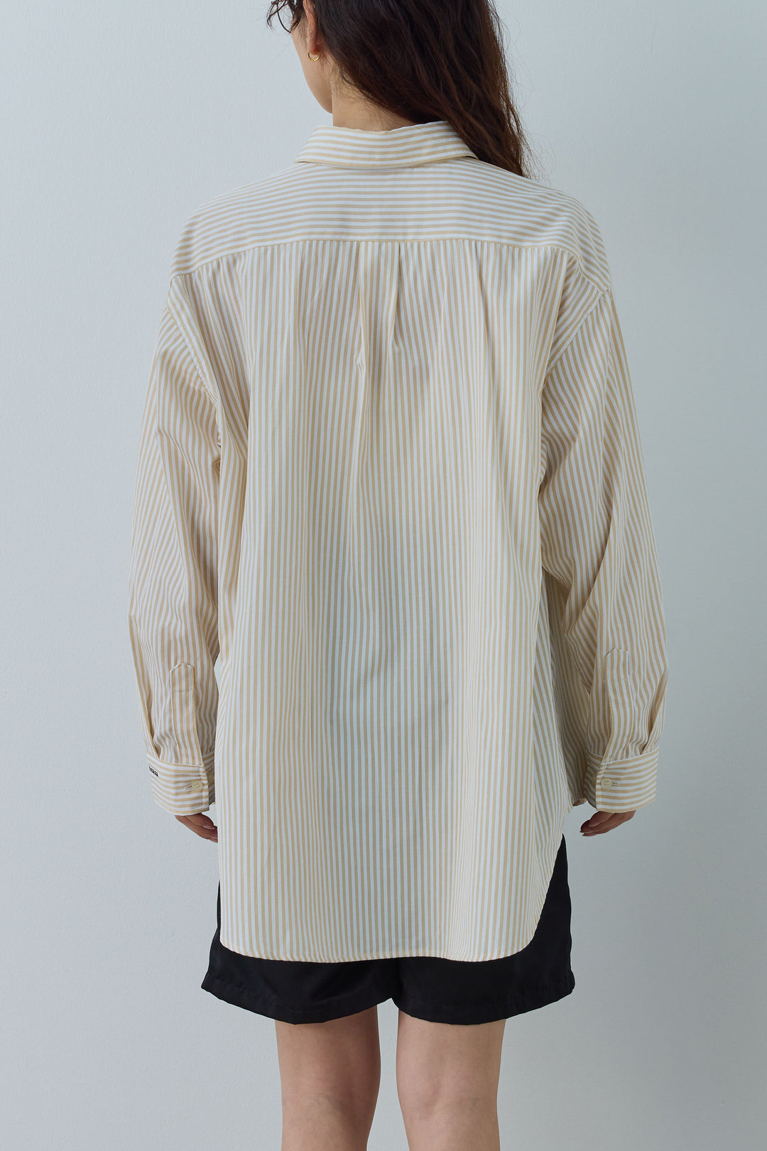 [予約/SET]刺繍入りストライプオーバーサイズシャツ+剣先三角シルクニットタイ+サテンナロースカート(3set)