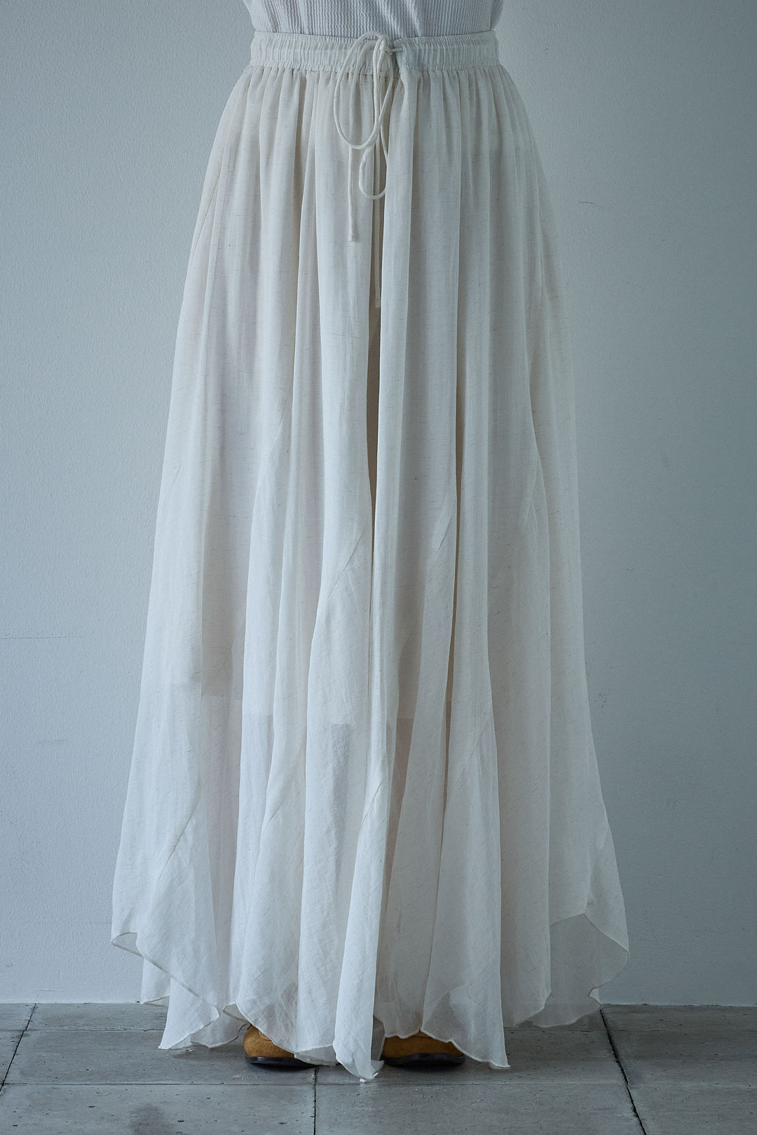 [予約]リネン混シアーフレアスカート