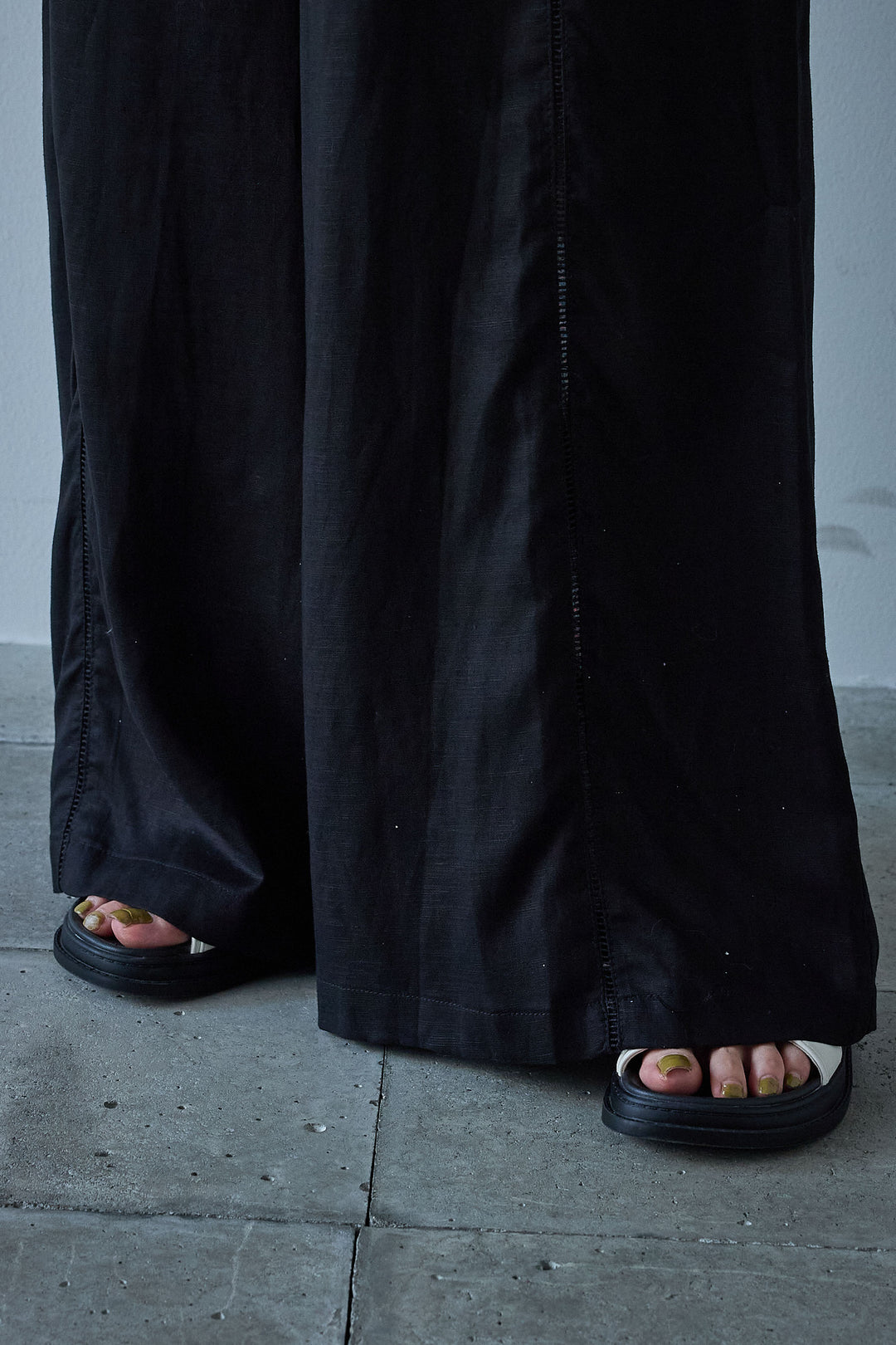 [予約]リネン混サイドライン刺繍ワイドパンツ