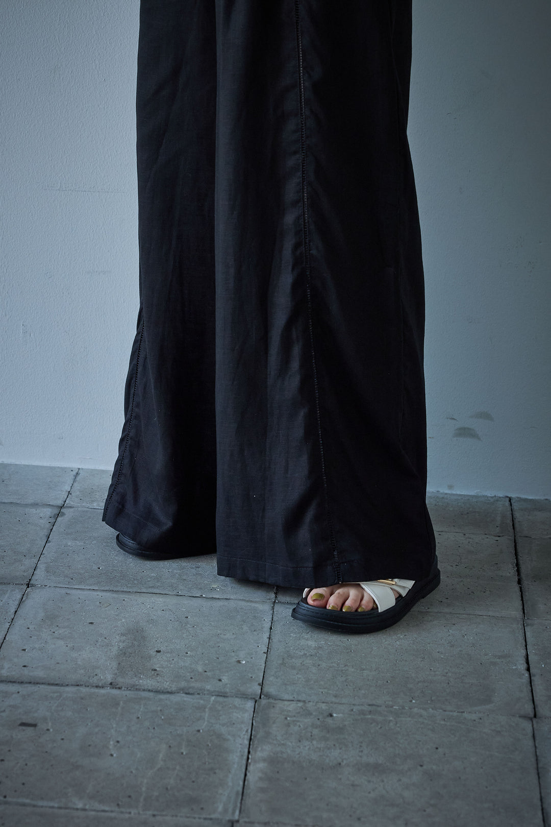 [予約]リネン混サイドライン刺繍ワイドパンツ