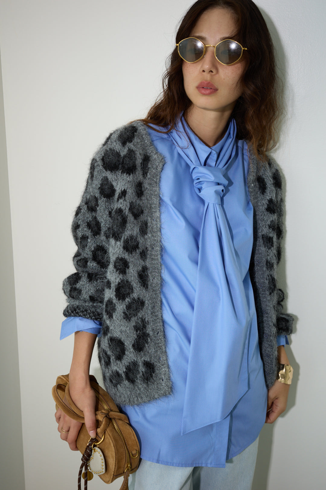 [予約/SET]レオパードニットカーディガン+ボウタイボリュームスリーブシャツ+レイヤードレッグカバーデニム(3set)