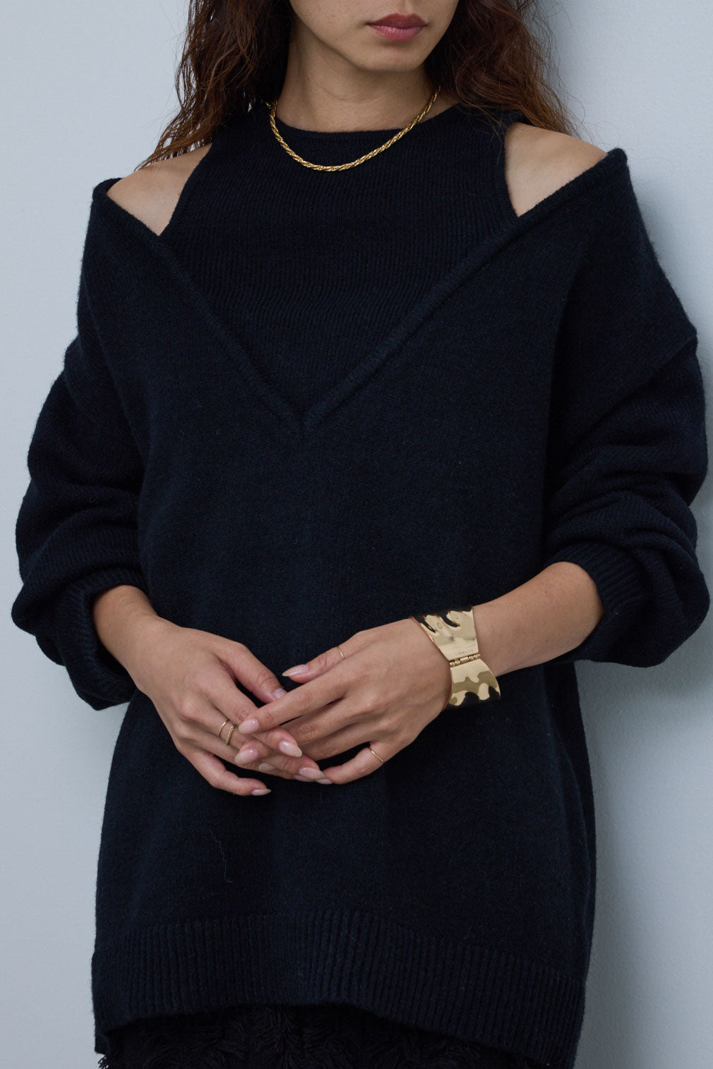 [予約]肩スリットニット