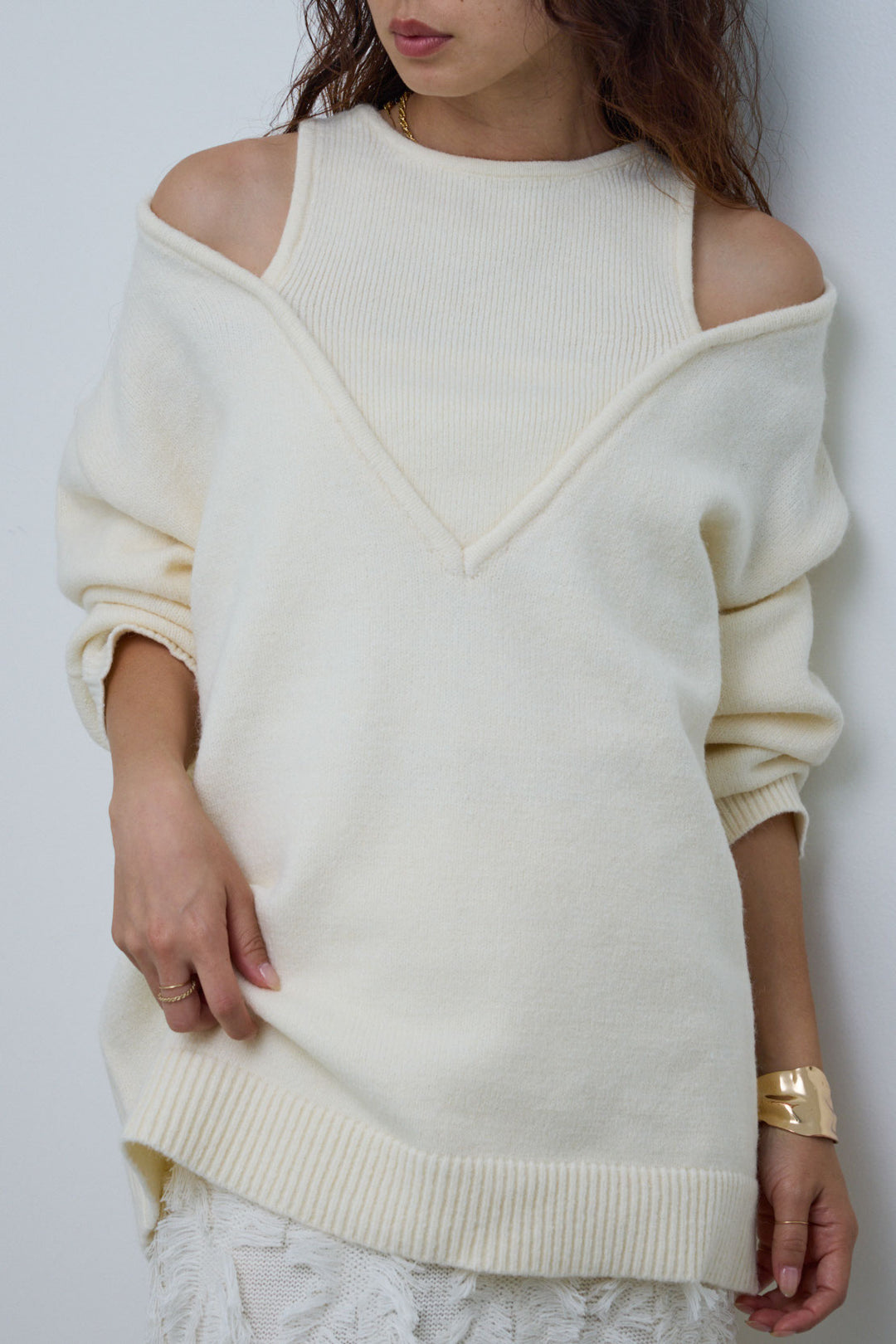 [予約]肩スリットニット