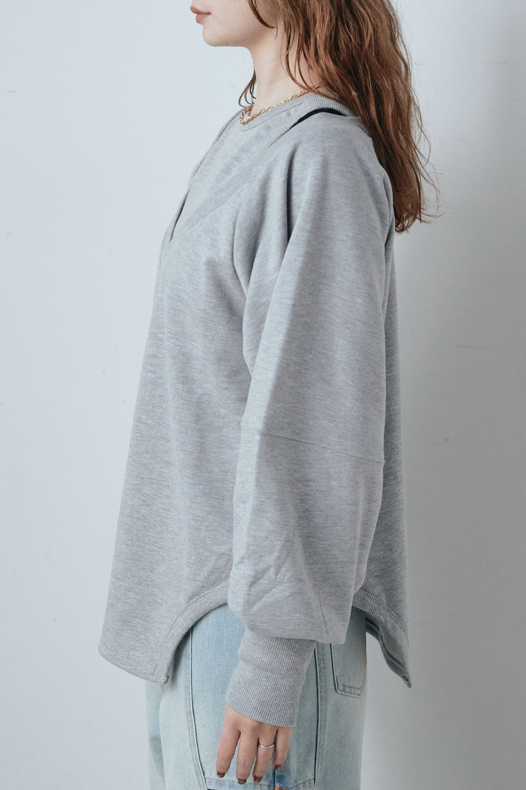 カットアウトランタンスリーブスウェット