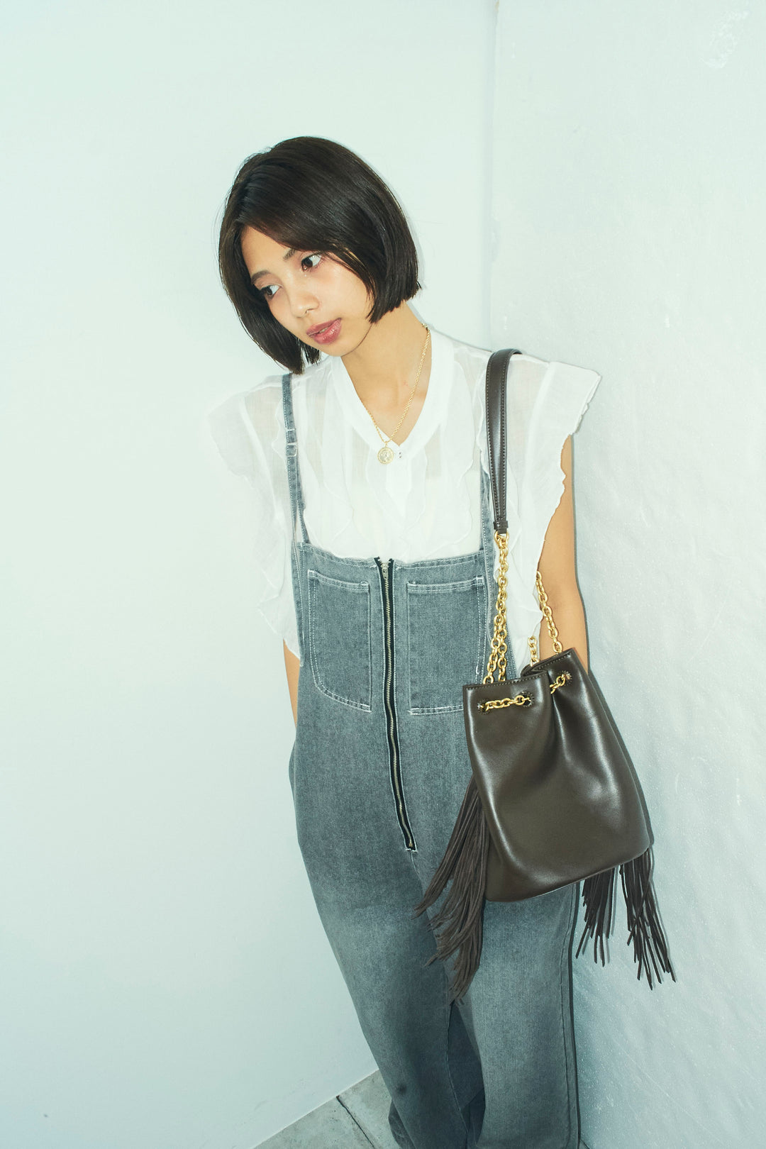 [予約/SET]リネンランダムフリルブラウス+フロントジップストラップデザインデニムサロペット(2set)