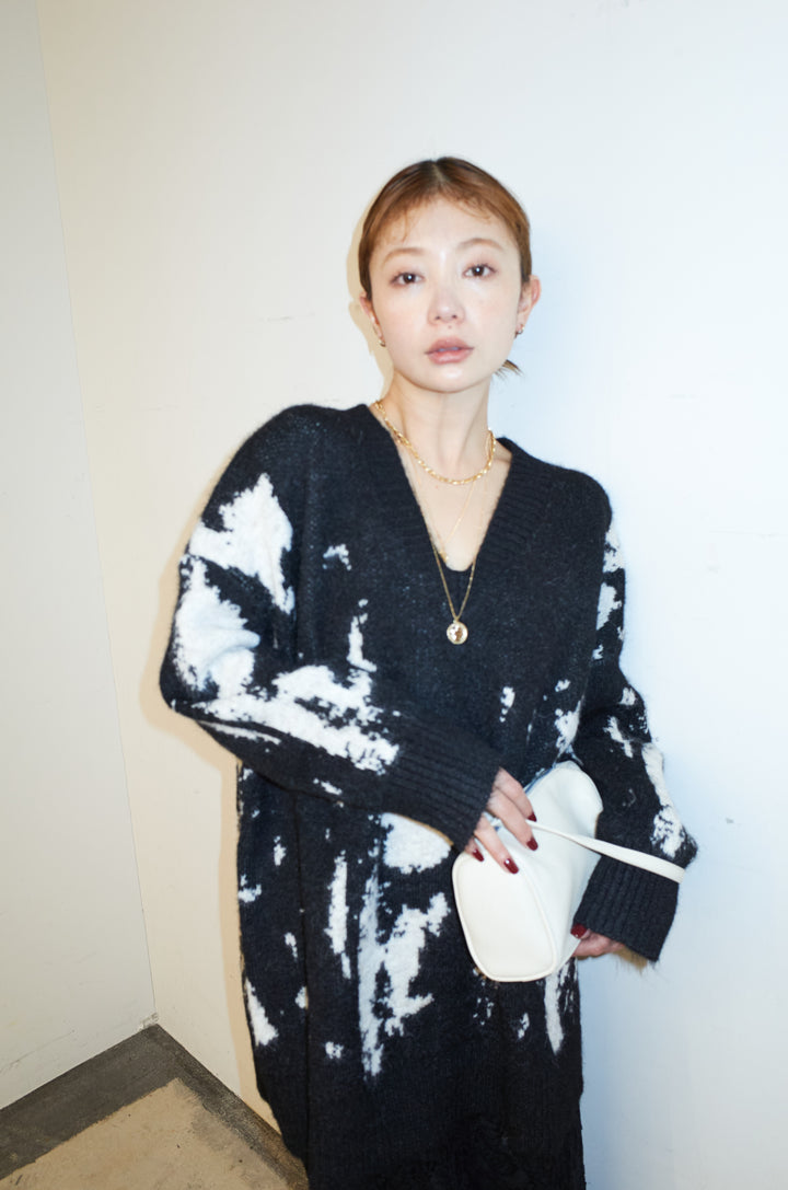[予約]アブストラクト柄Vニットプルオーバー