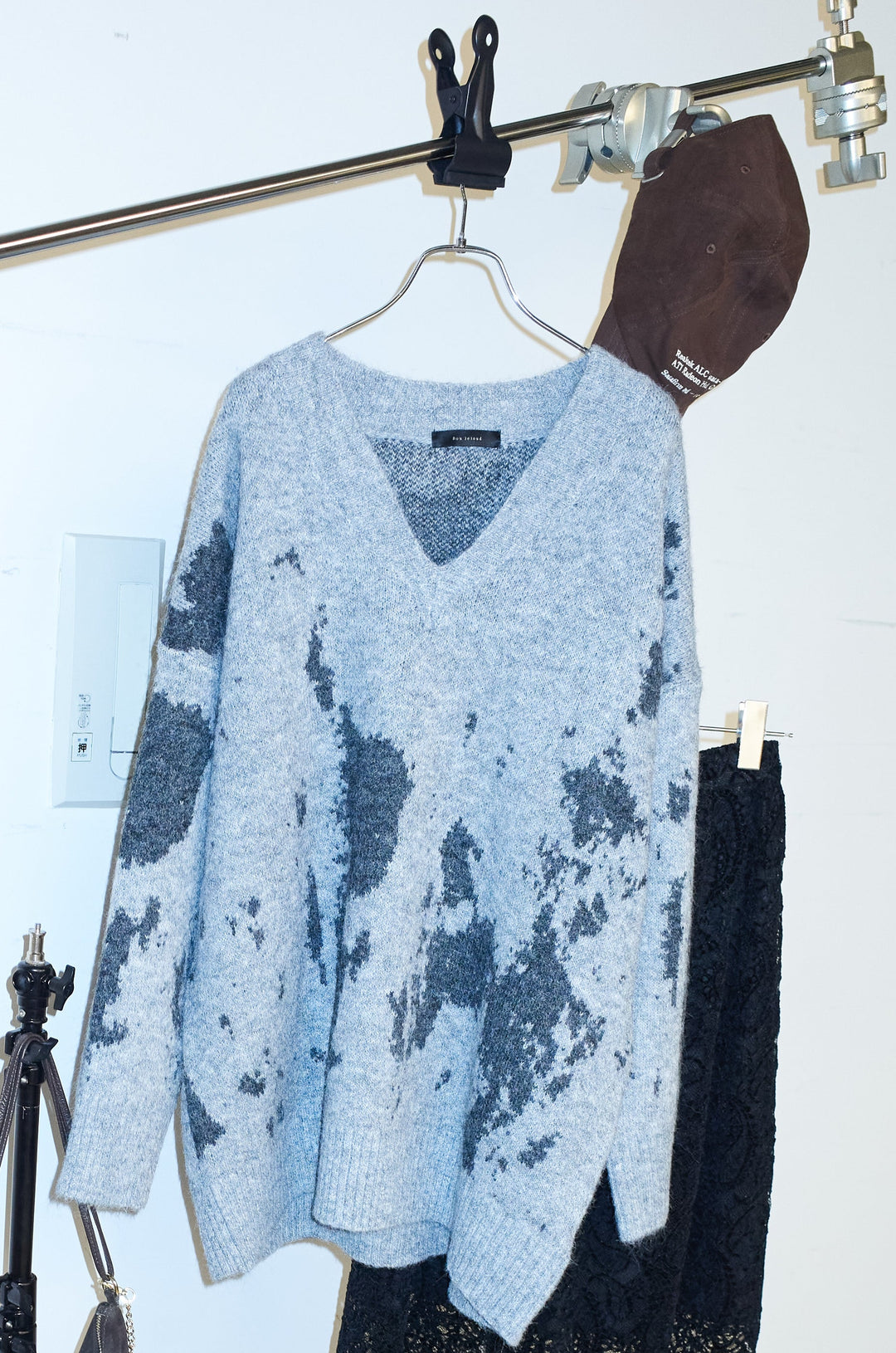 [予約]アブストラクト柄Vニットプルオーバー