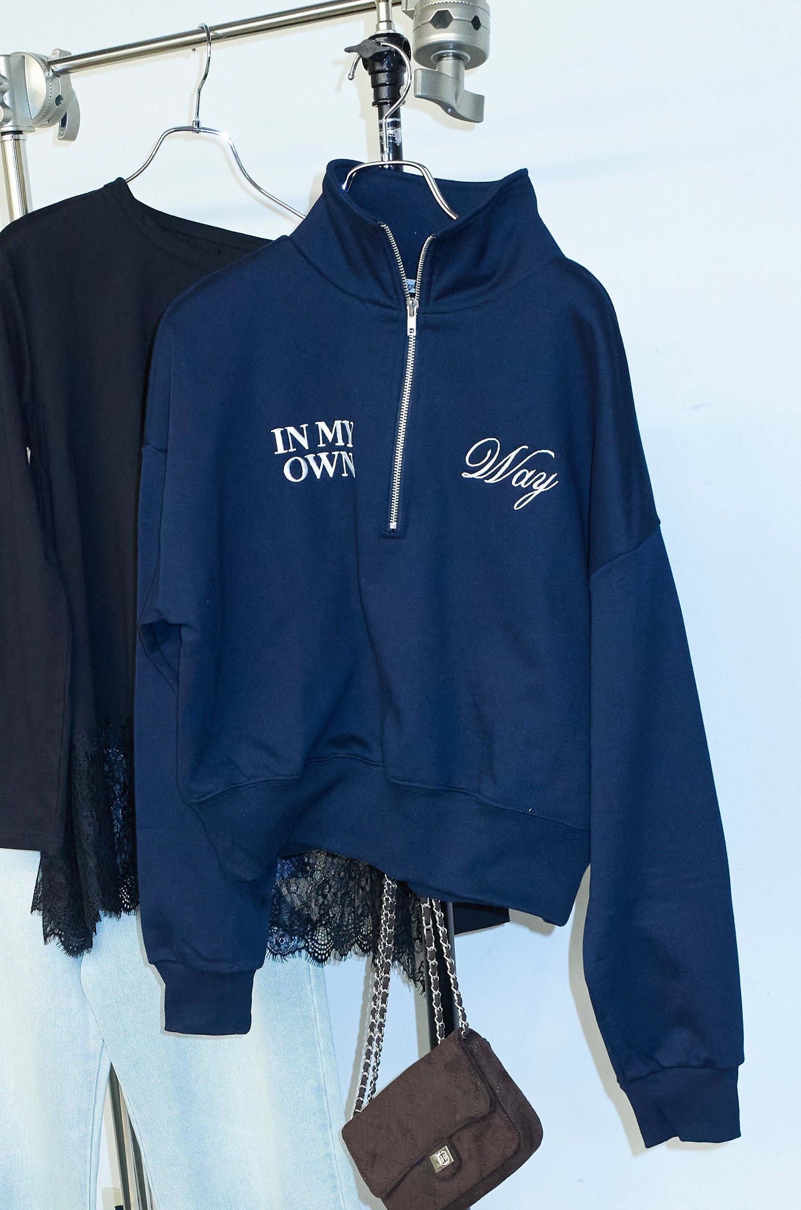 わ*か様 AmlyCityハーフジップロゴスウェット ラインストーンフーディー – AmlyCity