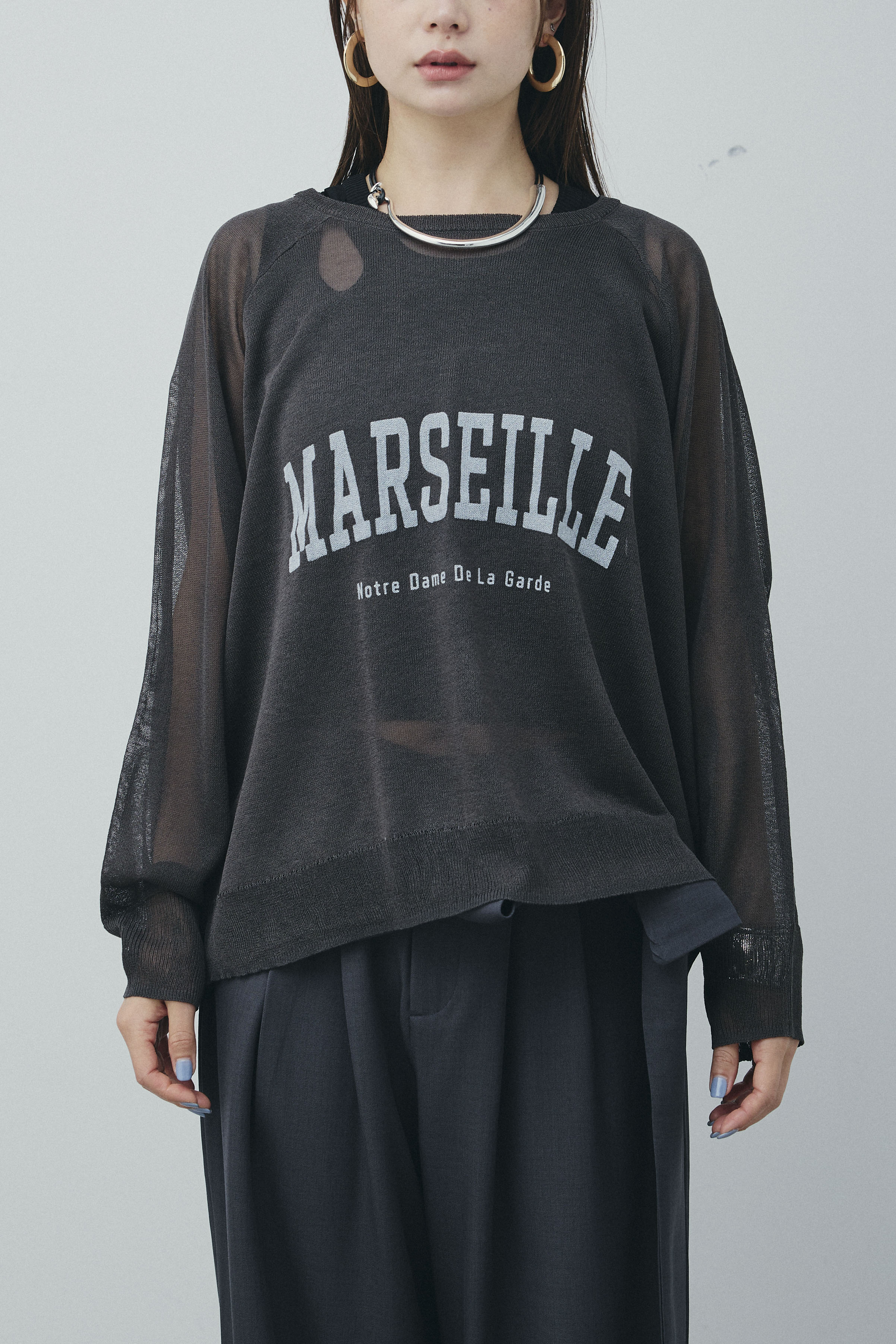 新色追加[予約]ロゴプリントシアーニット – IAMALPHA