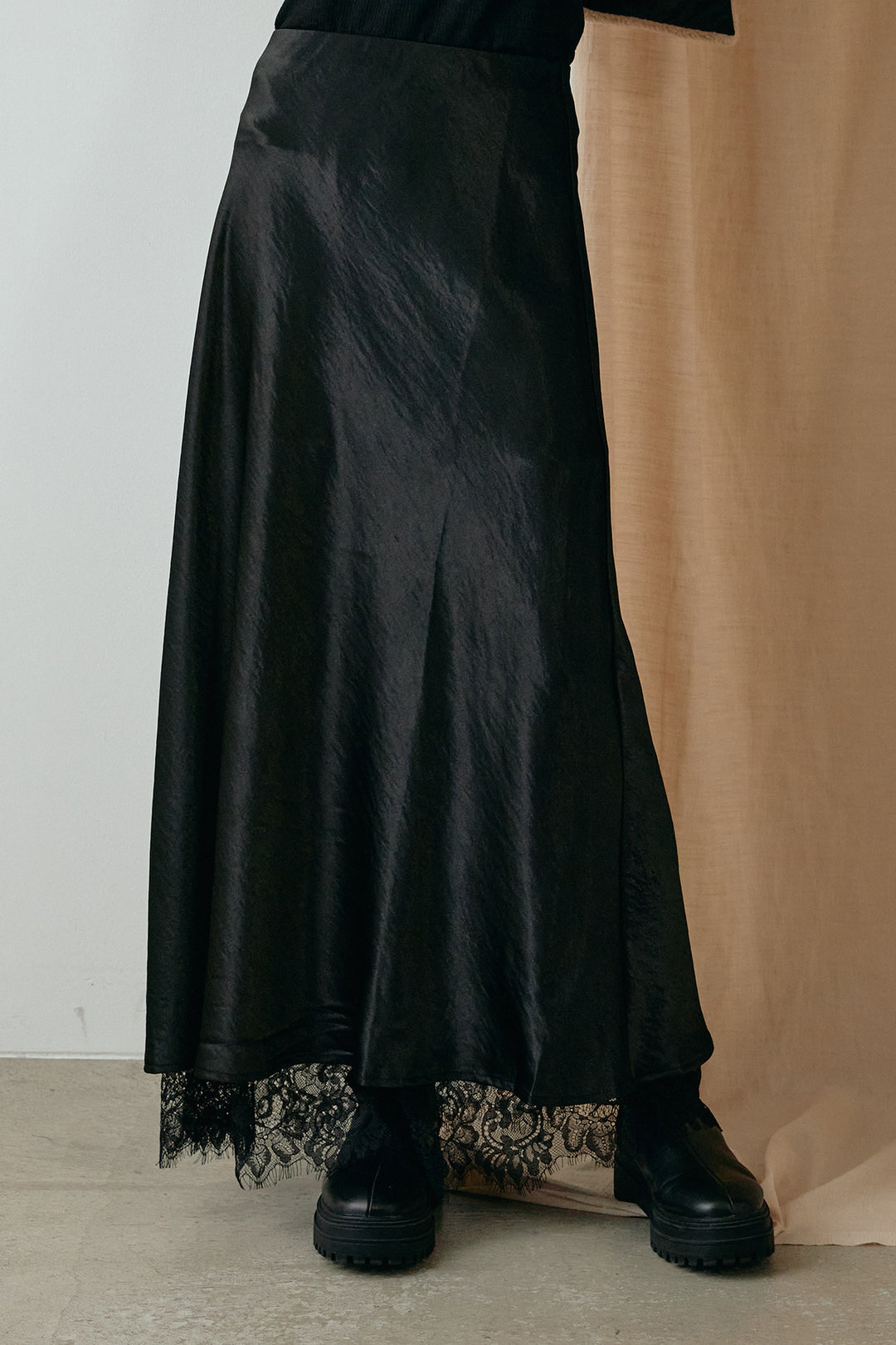 [予約]裾レースサテンスカート