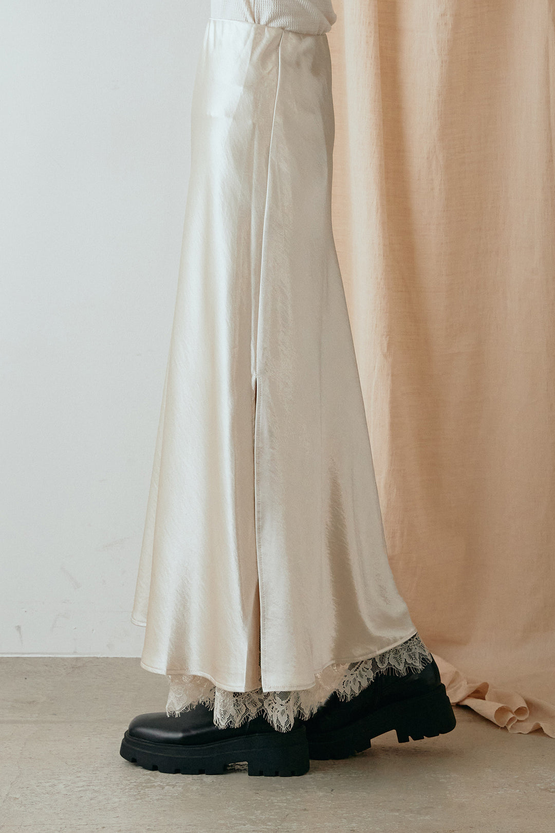 [予約/SET]グラフィティニットカーデ+裾レースサテンスカート(2set)