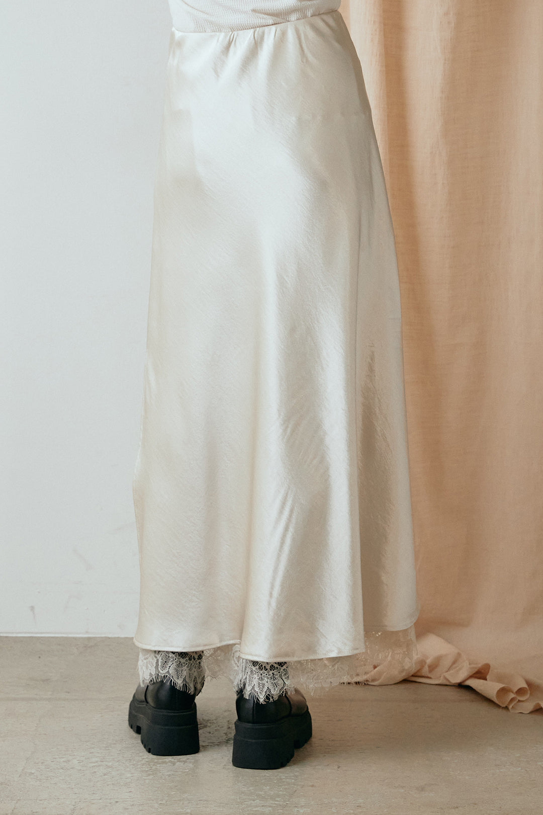 [予約]裾レースサテンスカート