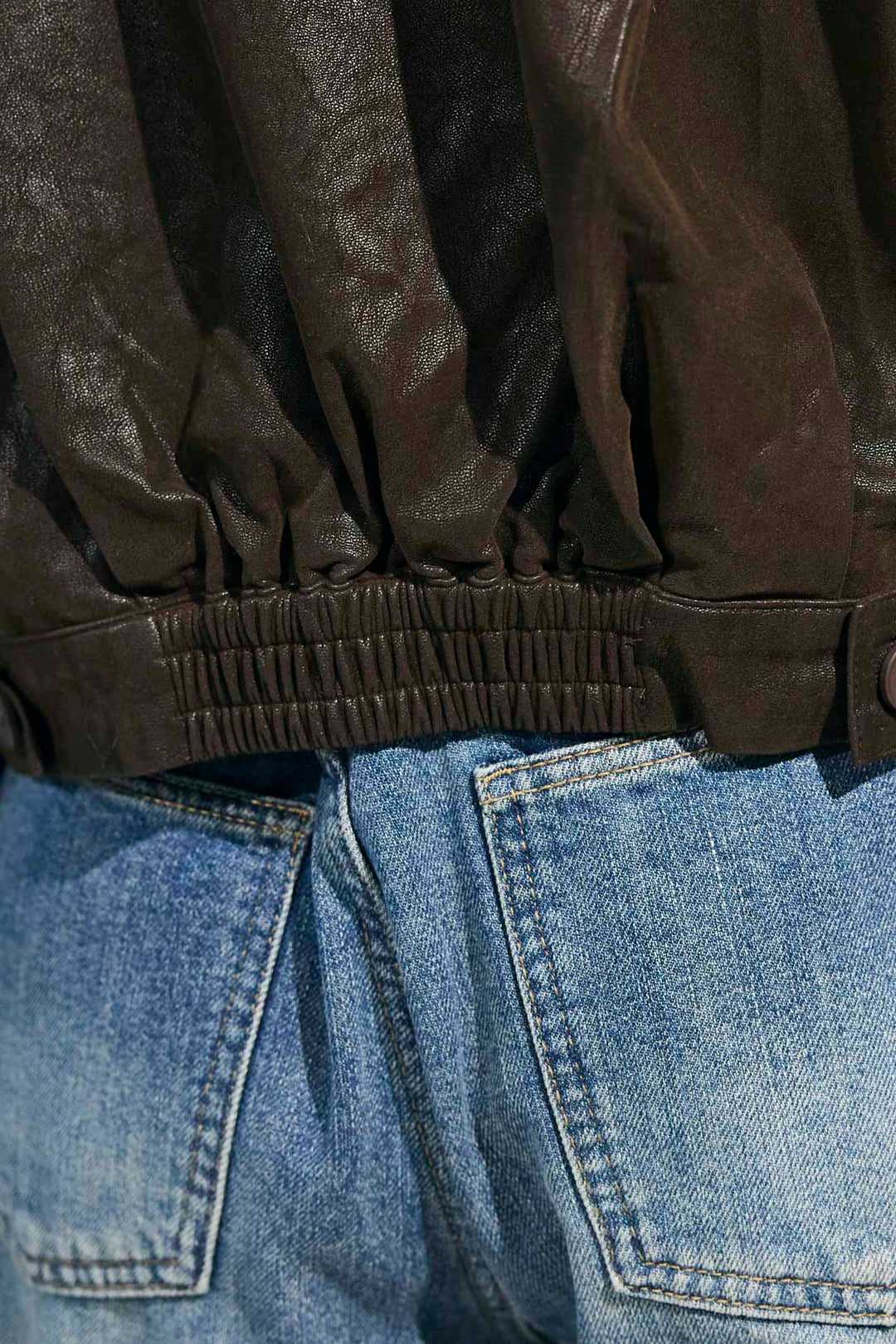 [予約/SET]ドレープハイネックフェイクレザーブルゾン+アクセントパールデニムパンツ(2set)
