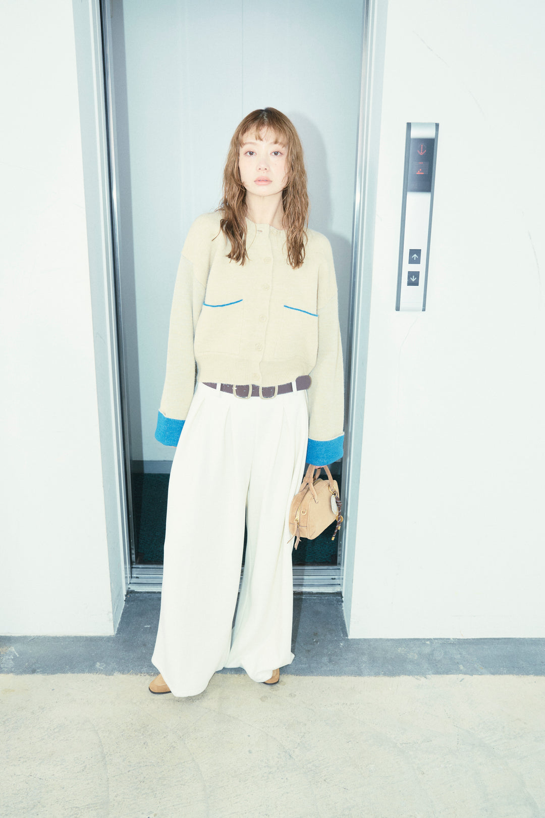 [予約/SET]アルパカタッチダブルフェイス配色カーデ+ベルト付きスゥイッチングタックパンツ(2set)