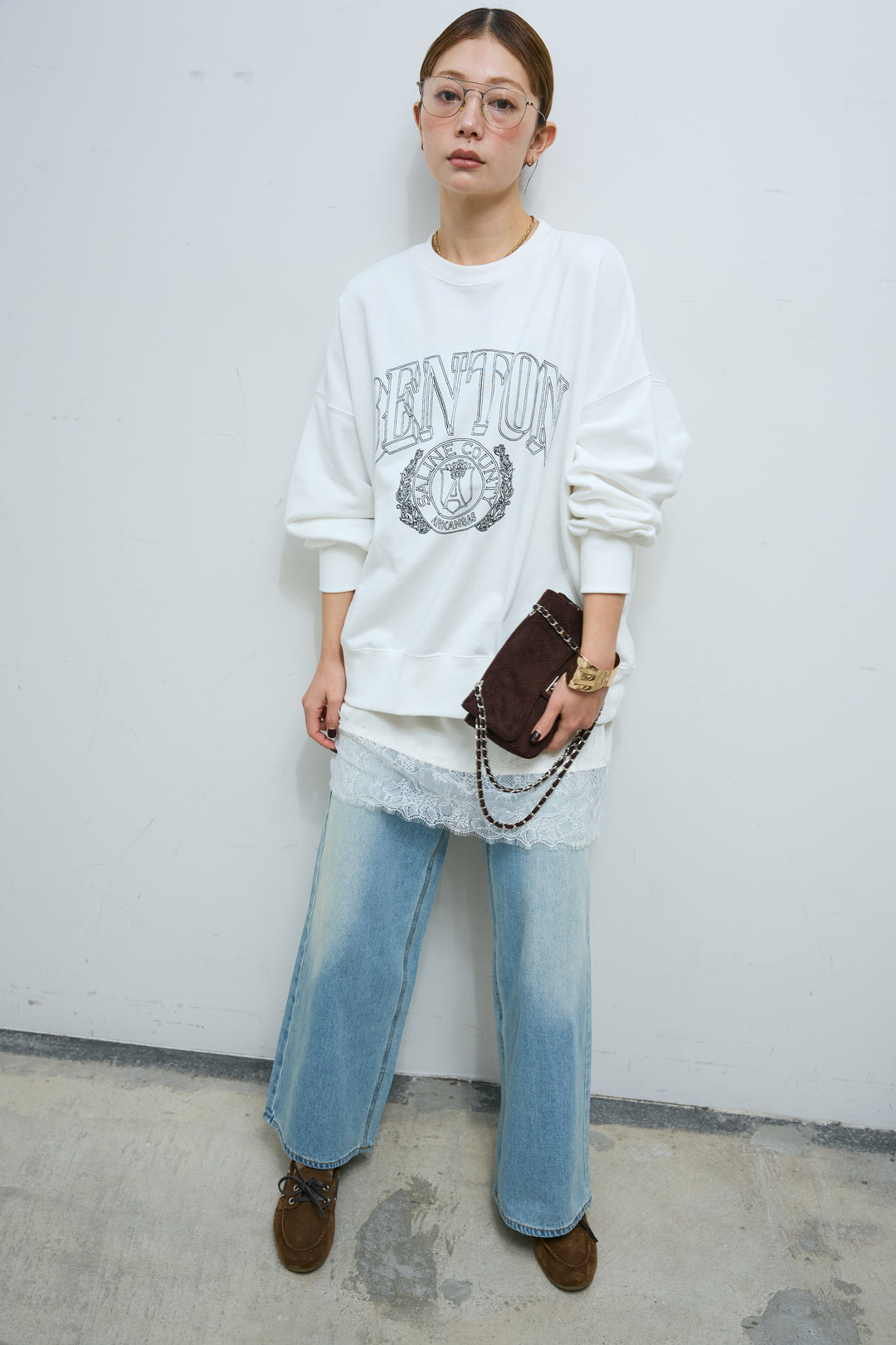 [予約/SET]カレッジロゴ刺繍スウェット+レースキャミ+ウエスト切り替えストレートデニム(3set)