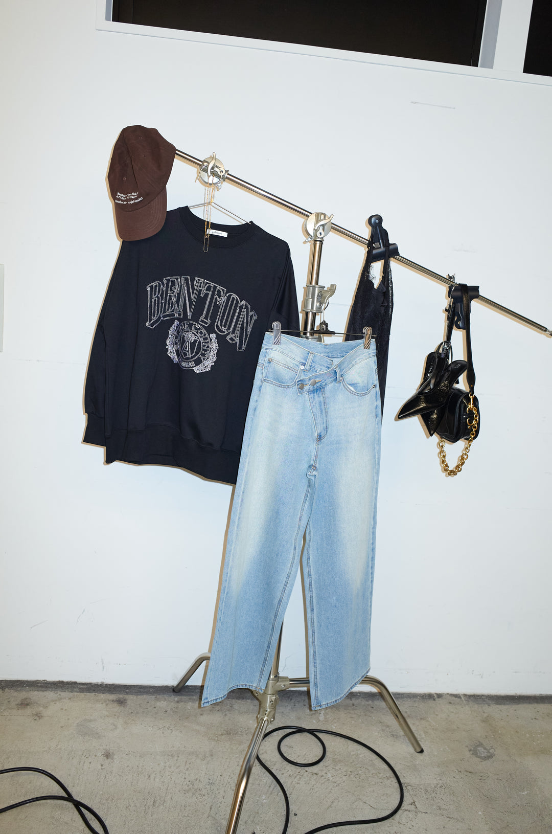 [予約/SET]カレッジロゴ刺繍スウェット+ウエスト切り替えストレートデニム(2set)