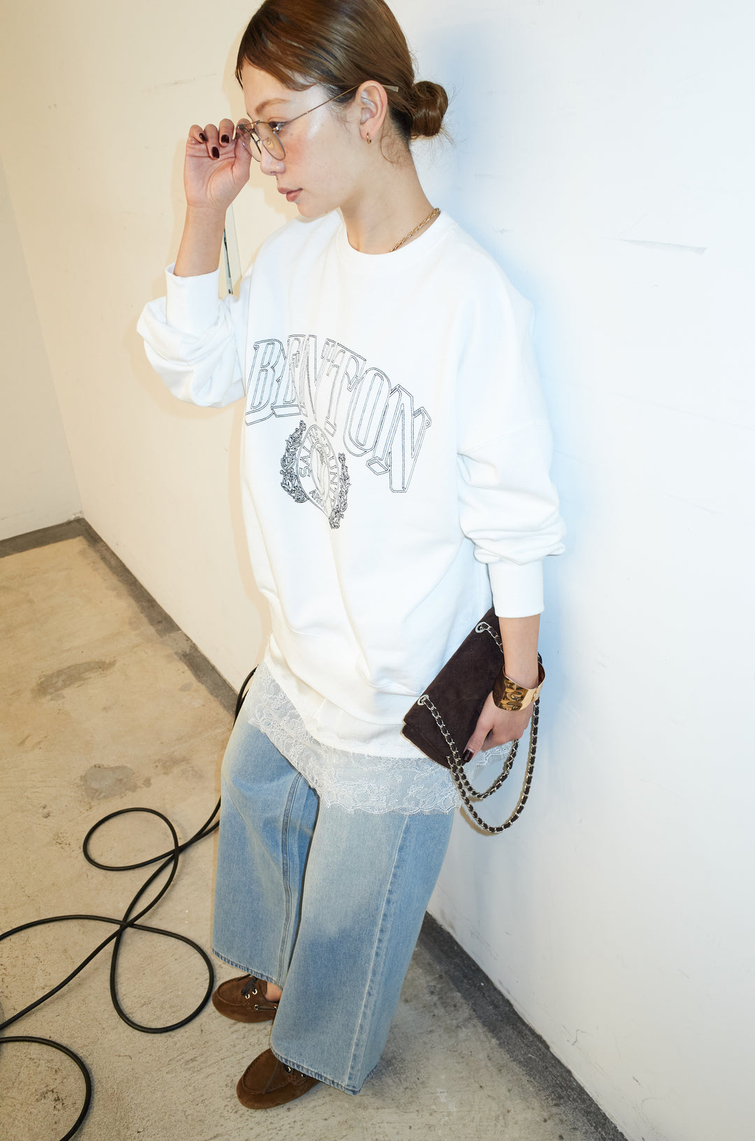 [予約/SET]カレッジロゴ刺繍スウェット+レースキャミ+ウエスト切り替えストレートデニム(3set)