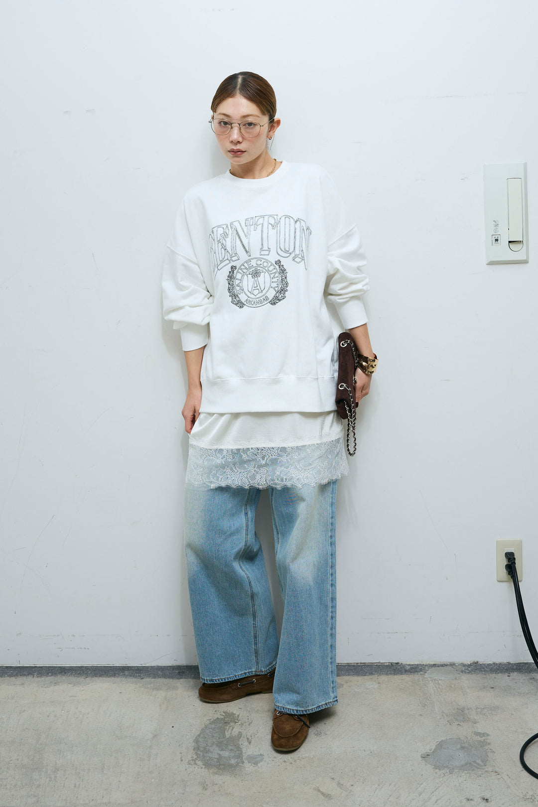 [予約/SET]カレッジロゴ刺繍スウェット+ウエスト切り替えストレートデニム(2set)