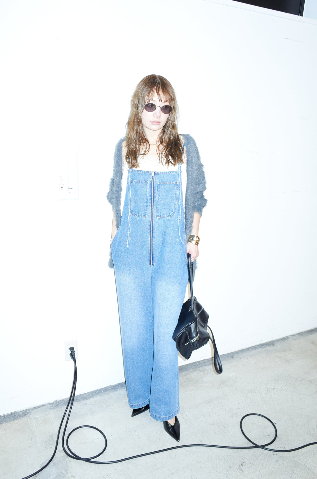 [予約/SET]起毛シャギーカーディガン+サテンレースキャミソール+フロントジップストラップデザインデニムサロペット(3set)