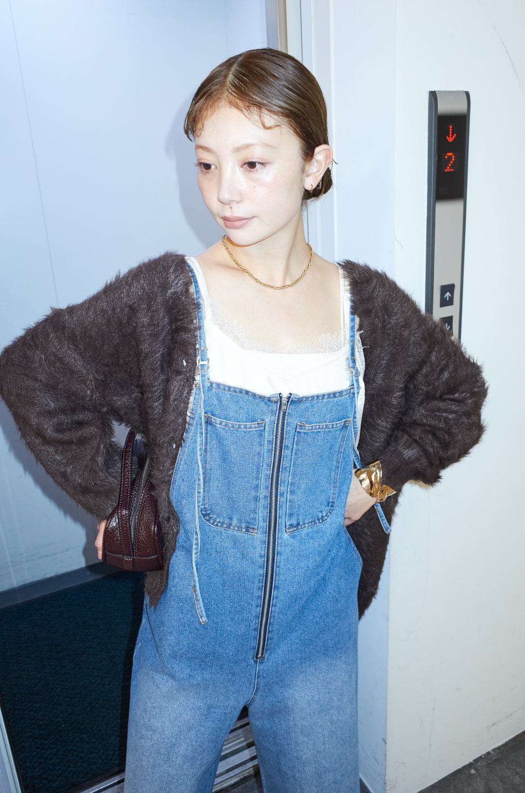 [予約/SET]起毛シャギーカーディガン+サテンレースキャミソール+フロントジップストラップデザインデニムサロペット(3set)