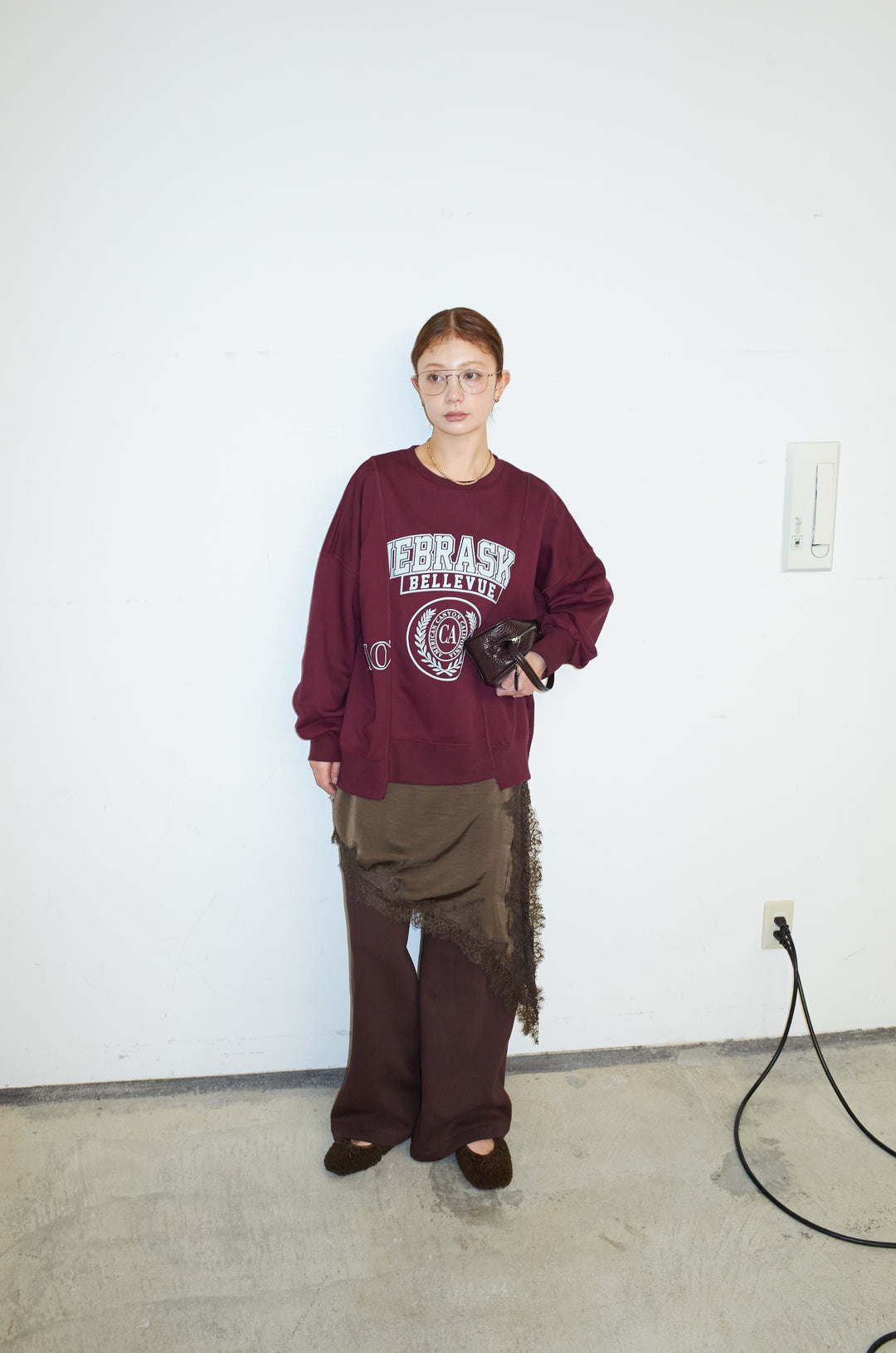 [予約/SET]カレッジプリントリメイク風スウェット+アシンメトリーレースロングキャミ+裏起毛スウェットワイドパンツ(3set)