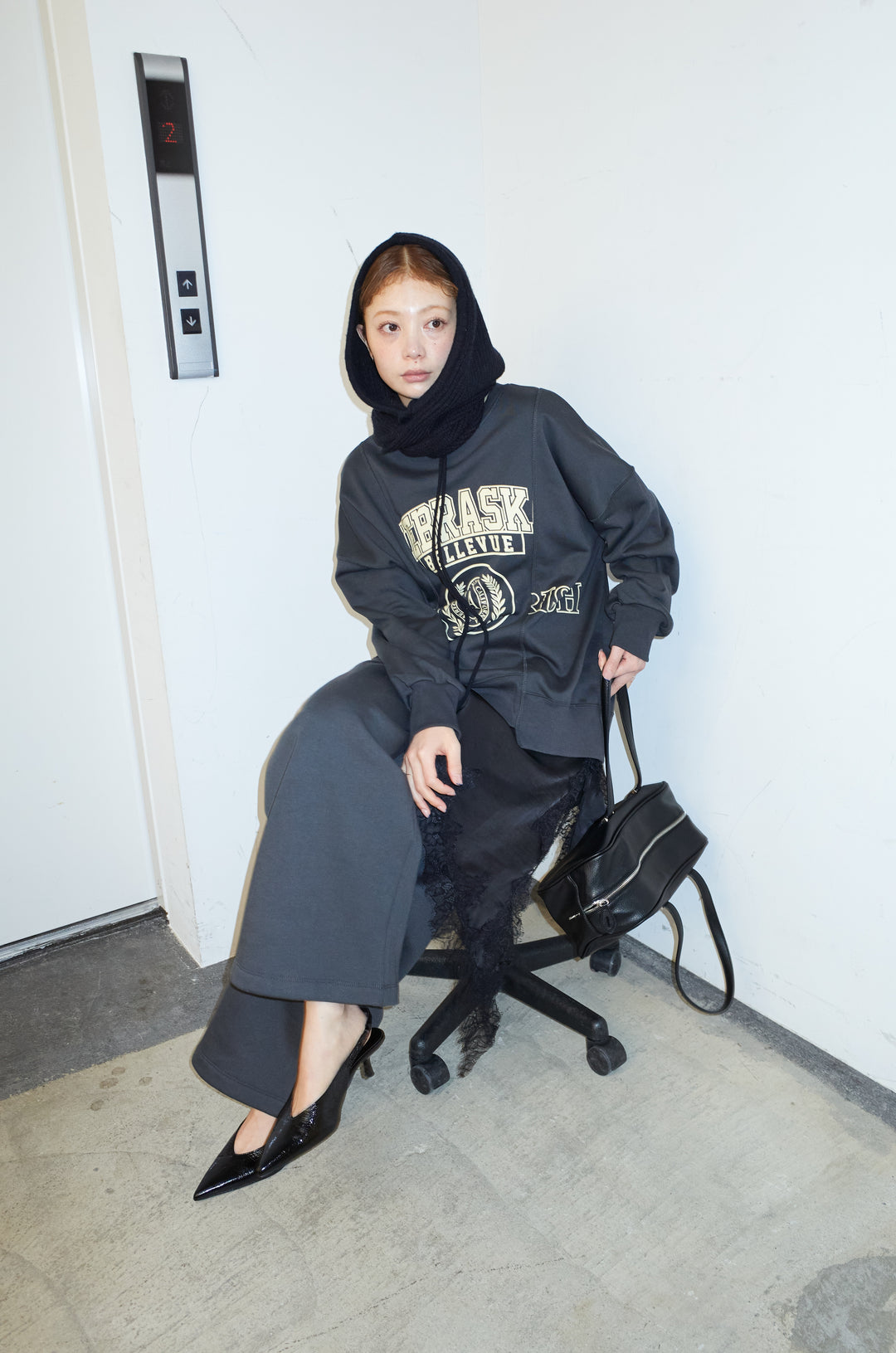 [予約/SET]カレッジプリントリメイク風スウェット+アシンメトリーレースロングキャミ+裏起毛スウェットワイドパンツ(3set)