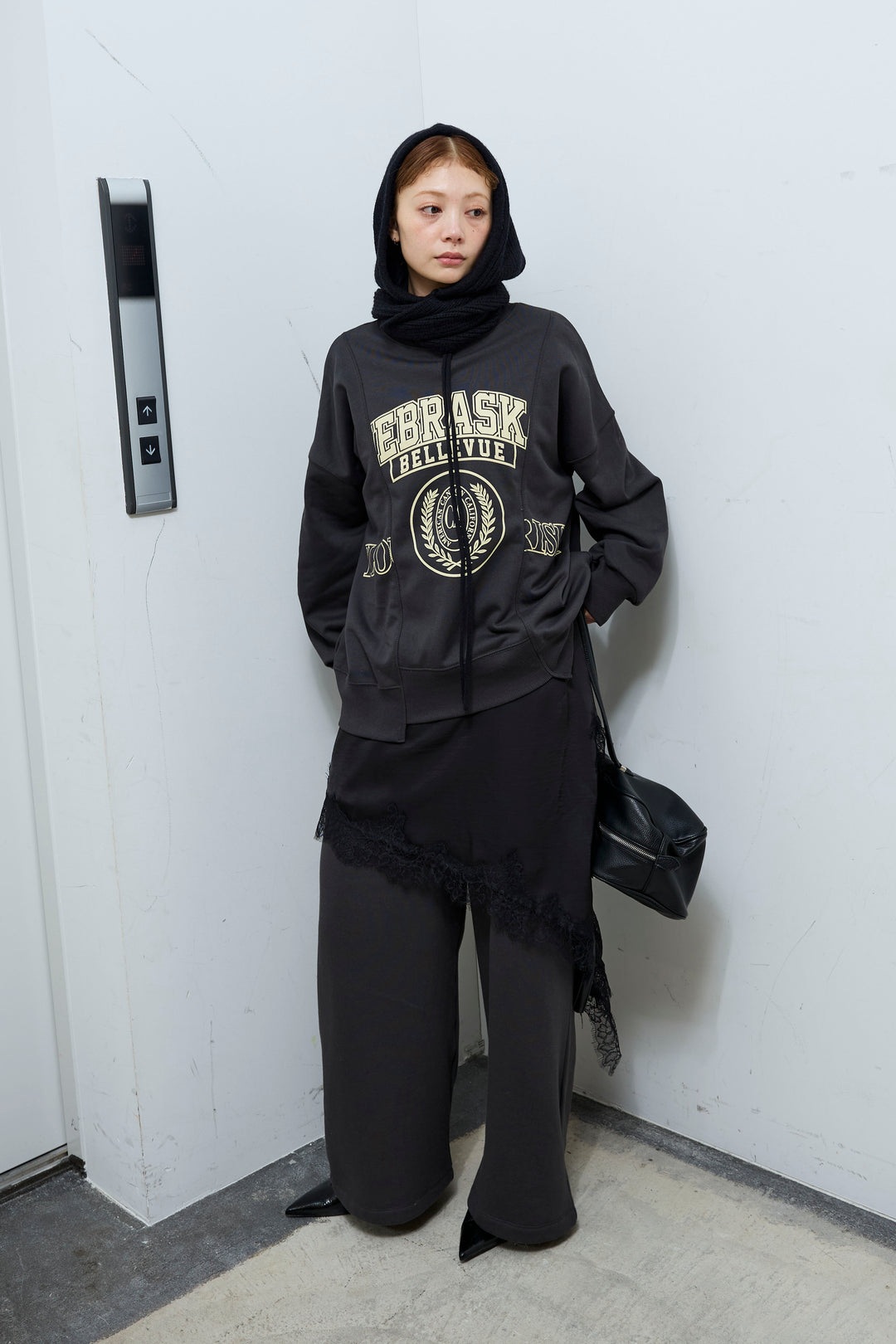 [予約/SET]カレッジプリントリメイク風スウェット+アシンメトリーレースロングキャミ+裏起毛スウェットワイドパンツ(3set)