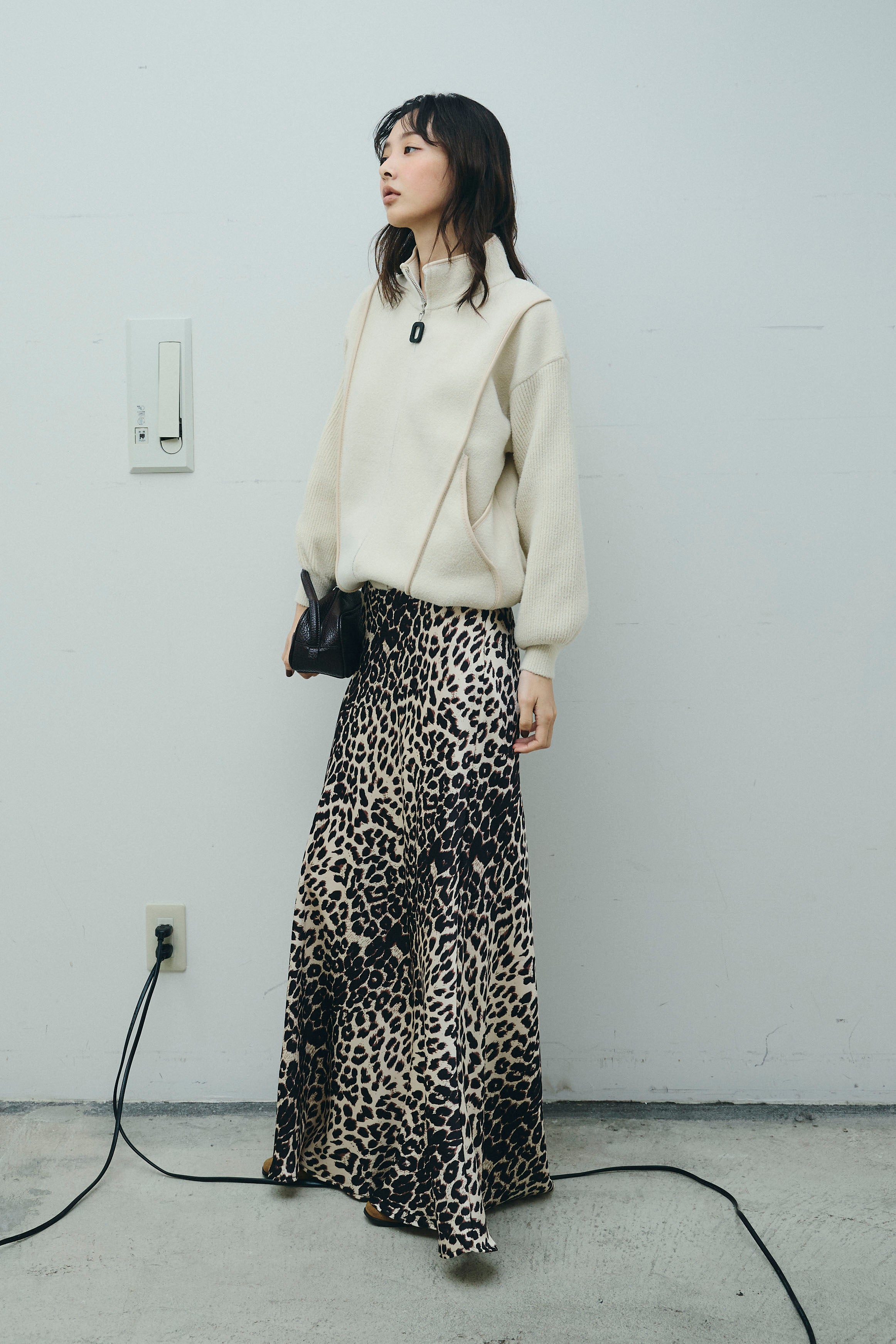 予約/SET]パイピングハイネックブルゾン+レオパード柄サテンスカート