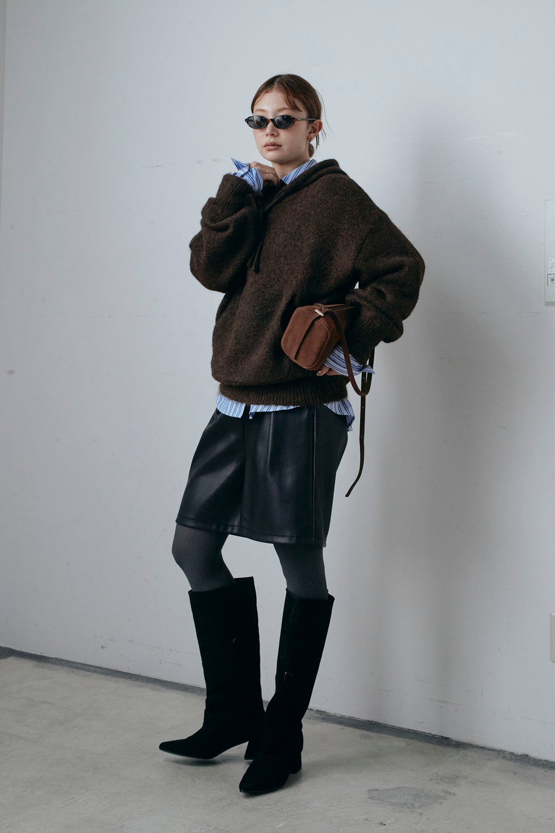 [予約/SET]ニットフーディ+カラーストライプ2WAYウエストシェイプシャツ+ストレッチフェイクレザーハーフパンツ(3set)