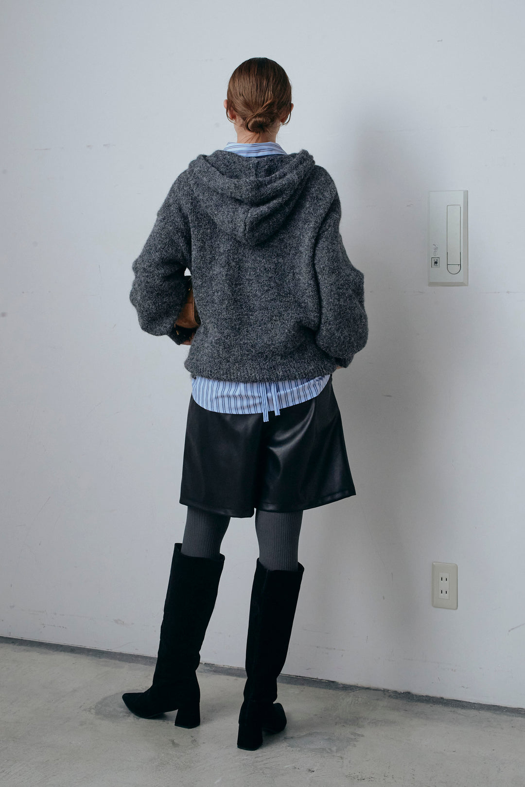 [予約/SET]ニットフーディ+カラーストライプ2WAYウエストシェイプシャツ+ストレッチフェイクレザーハーフパンツ(3set)