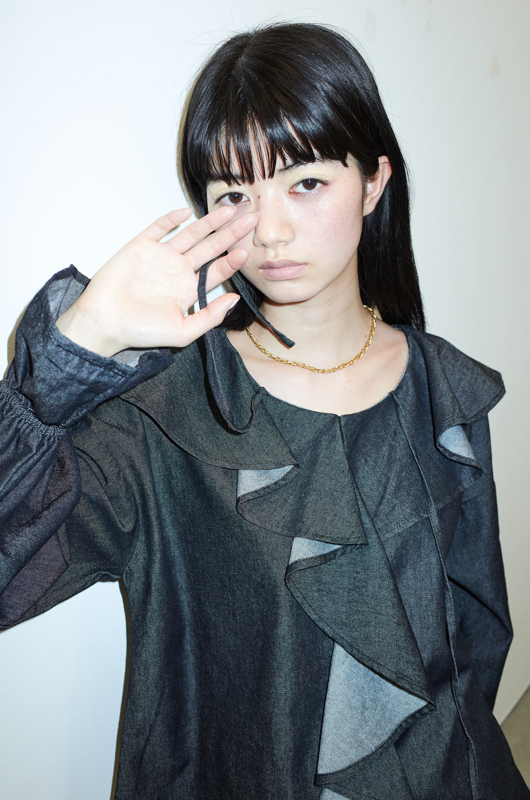 [予約]ラッフルフリルデニムブラウス