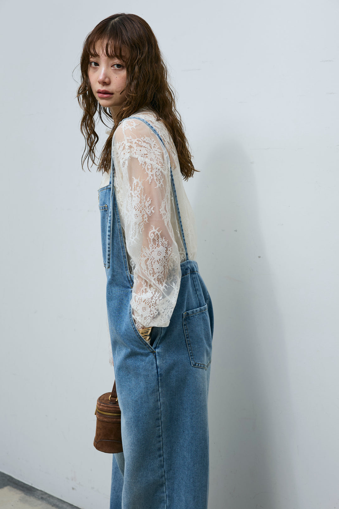 [予約/SET]シアーレースブラウス+フロントジップストラップデザインデニムサロペット(2set)