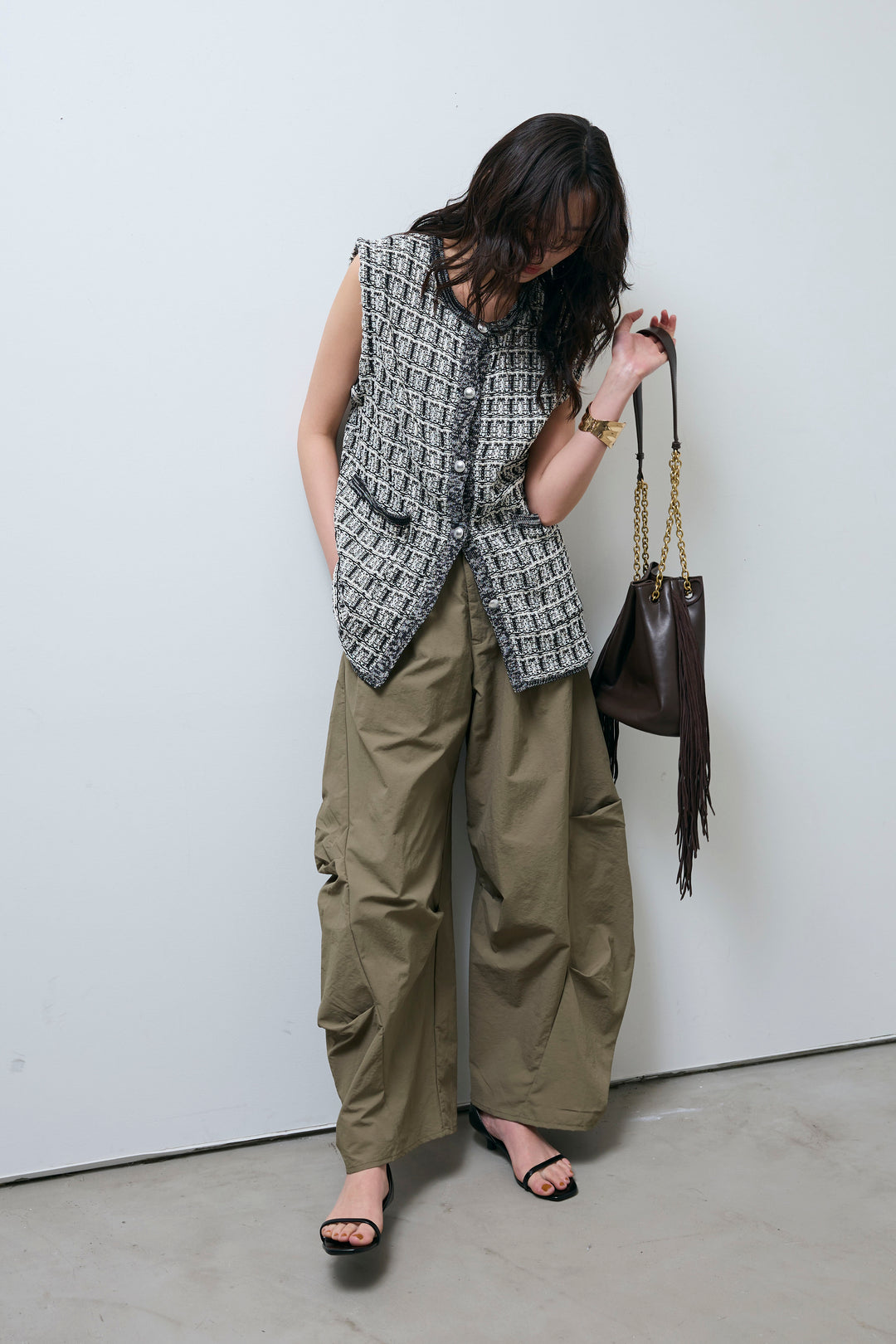 [予約/SET]ツイードライクニットベスト+ドライタフタバレルレッグパンツ(2set)