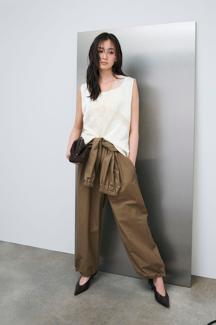 [予約/SET]レース切り替えサテンブラウス+合繊ツイルスタンドウエストラップジョガーPT(2set)